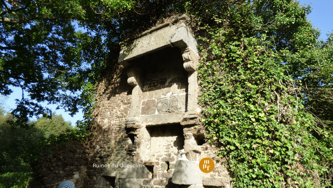 LES RUINES DU GUESCLIN - LONGUEVILLE