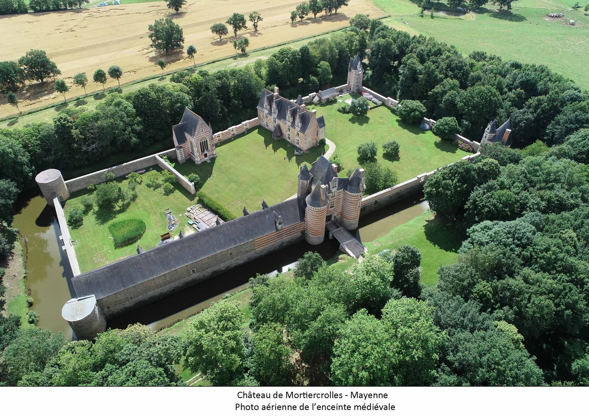 Château de Mortiercrolles T3 : lucarnes nord logis