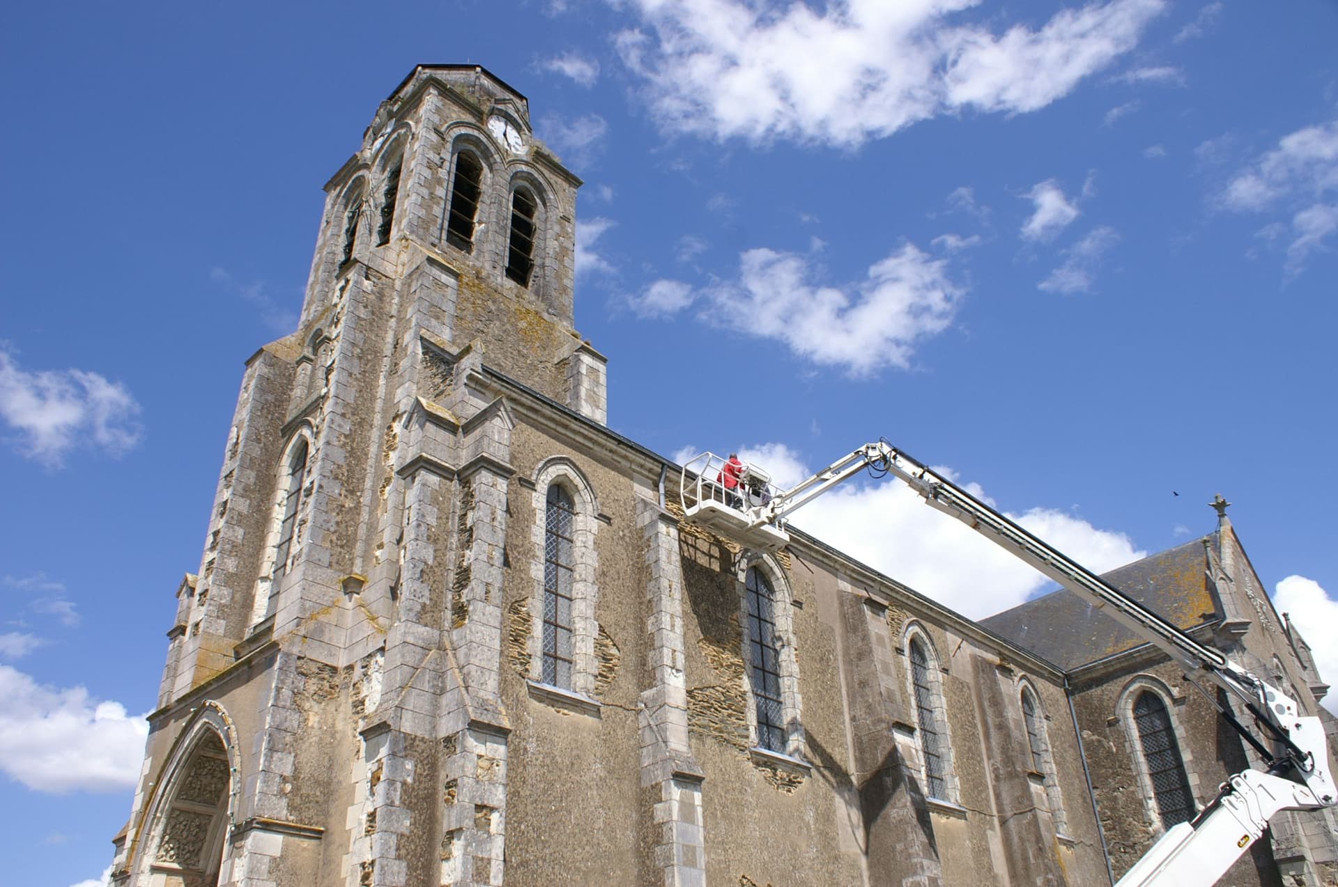 Clocher de l'église Saint-Hilaire à Houssay