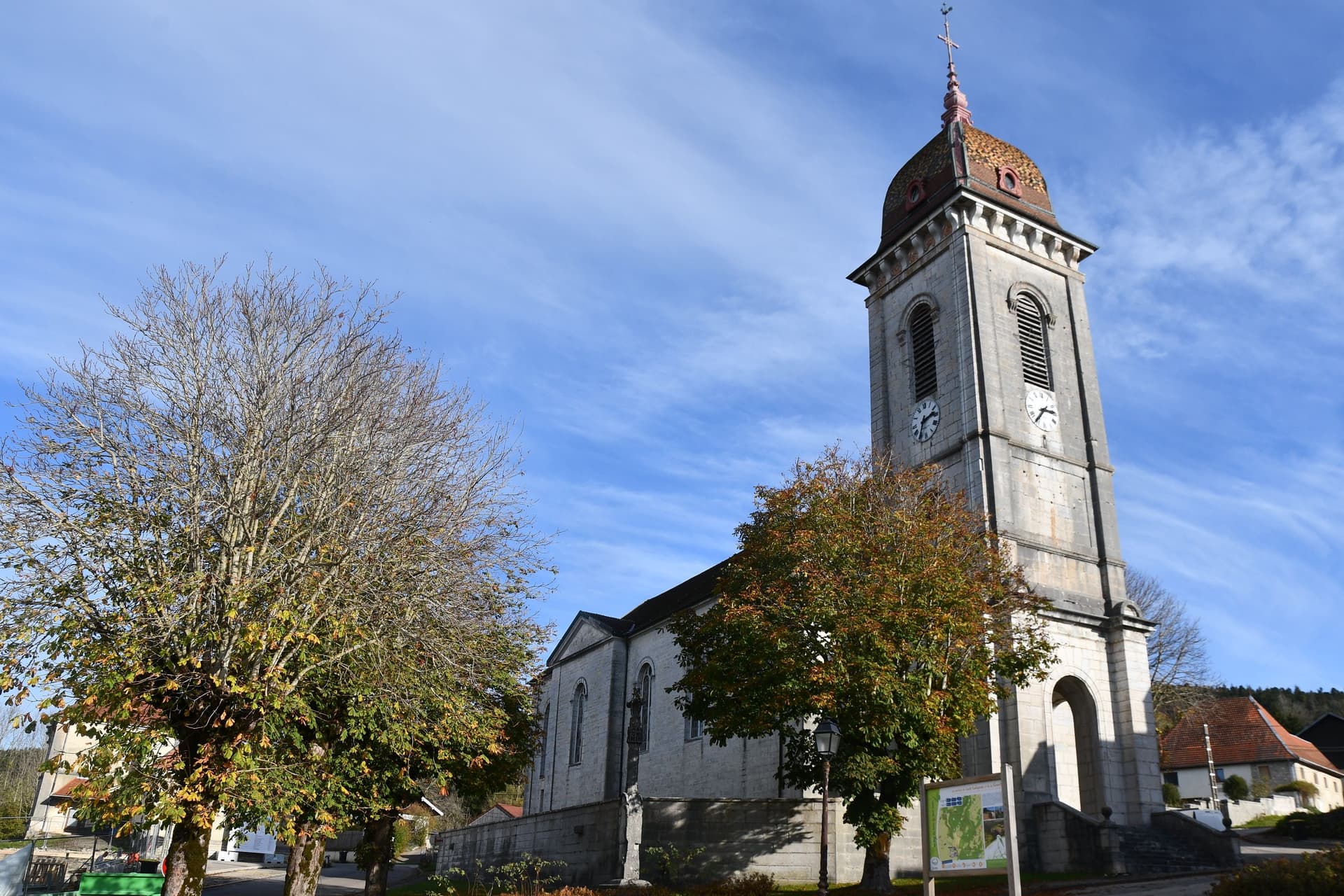 Vitraux église de Loray