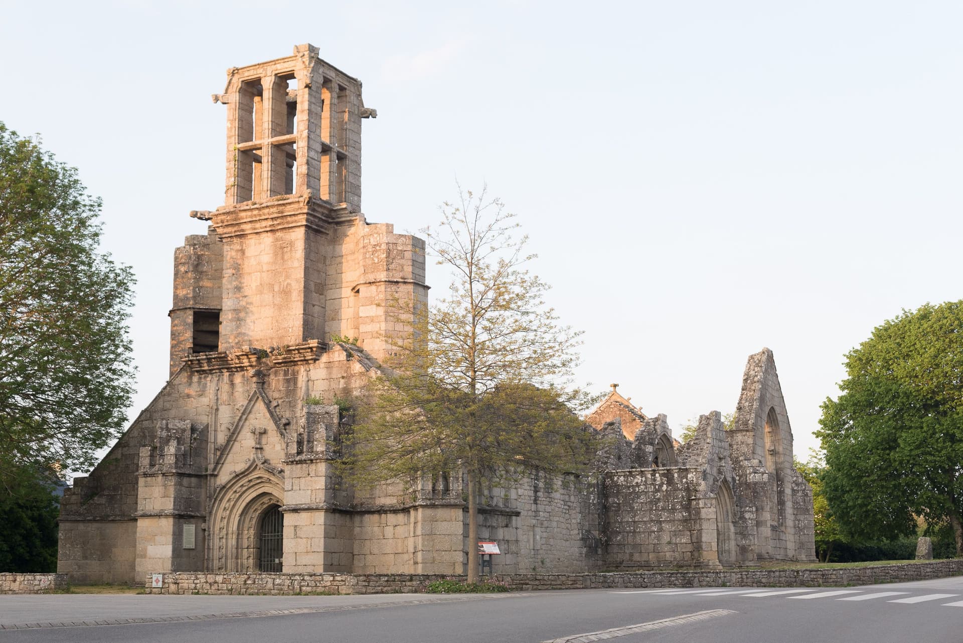 Église Saint-Jacques de Lambour à Pont-L'Abbé