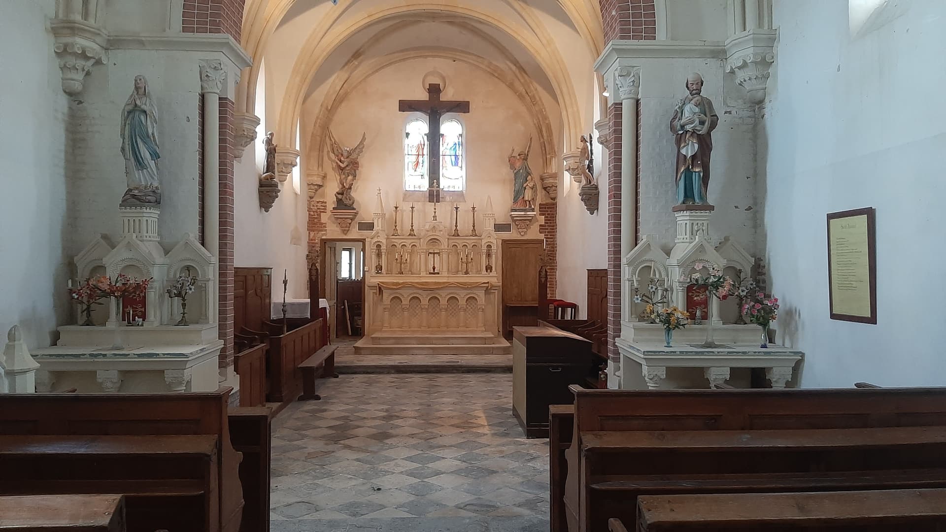 L'église Saint-Laurent du Mesnil-Simon