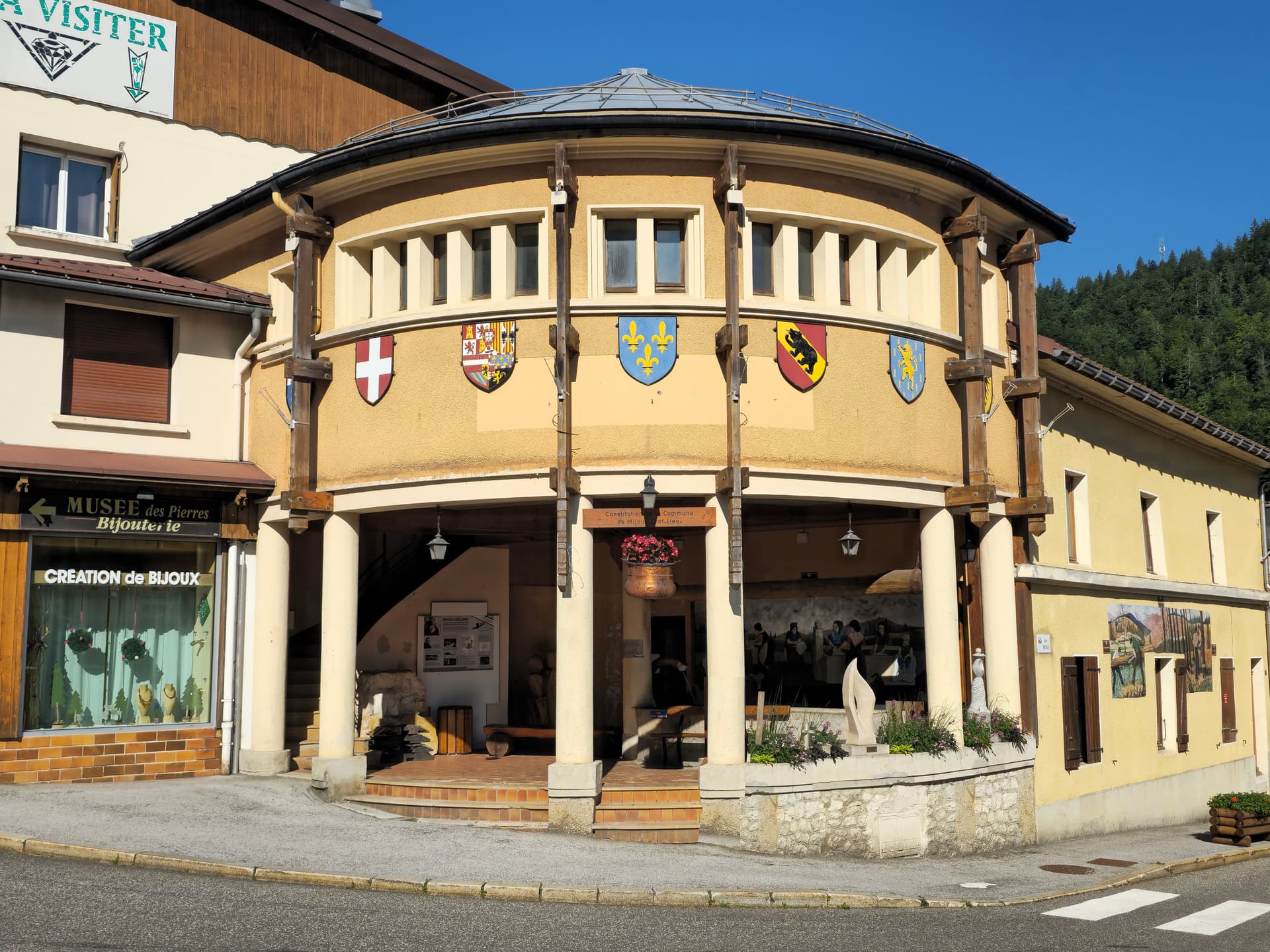 Bains Douches et le lavoir de Mijoux