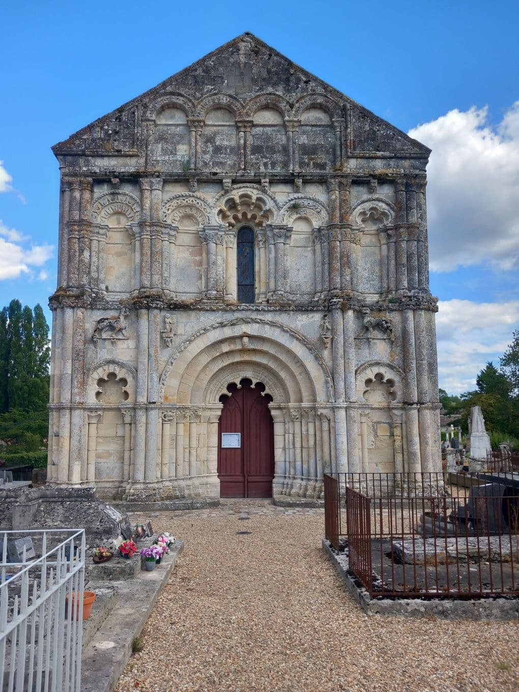 Eglise Saint-Pierre à Petit-Palais-et-Cornemps