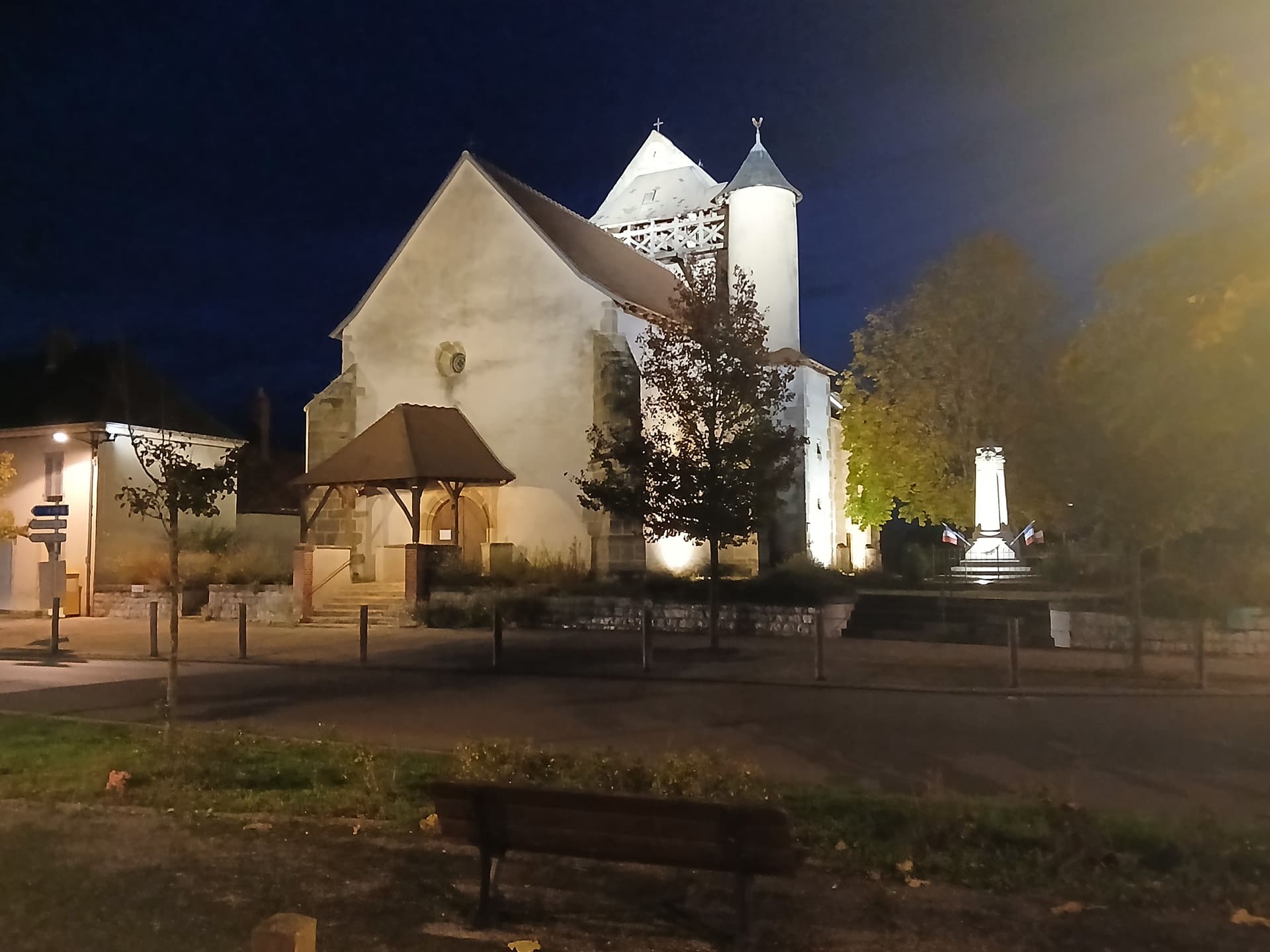 Statues, tableaux et dorures de l'église de Vaumas