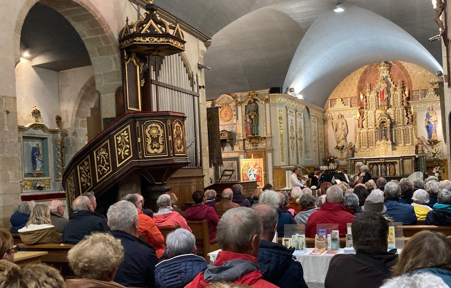 L'orgue de l'église Saint-Winoc à Plouhinec