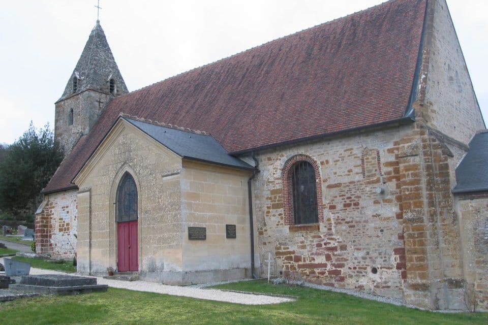Les vitraux de l'église de Guerquesalles