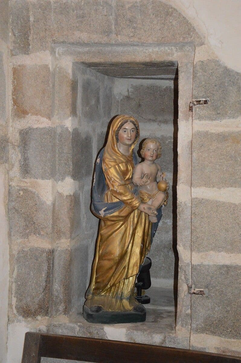 Statues de Sainte-Thérence