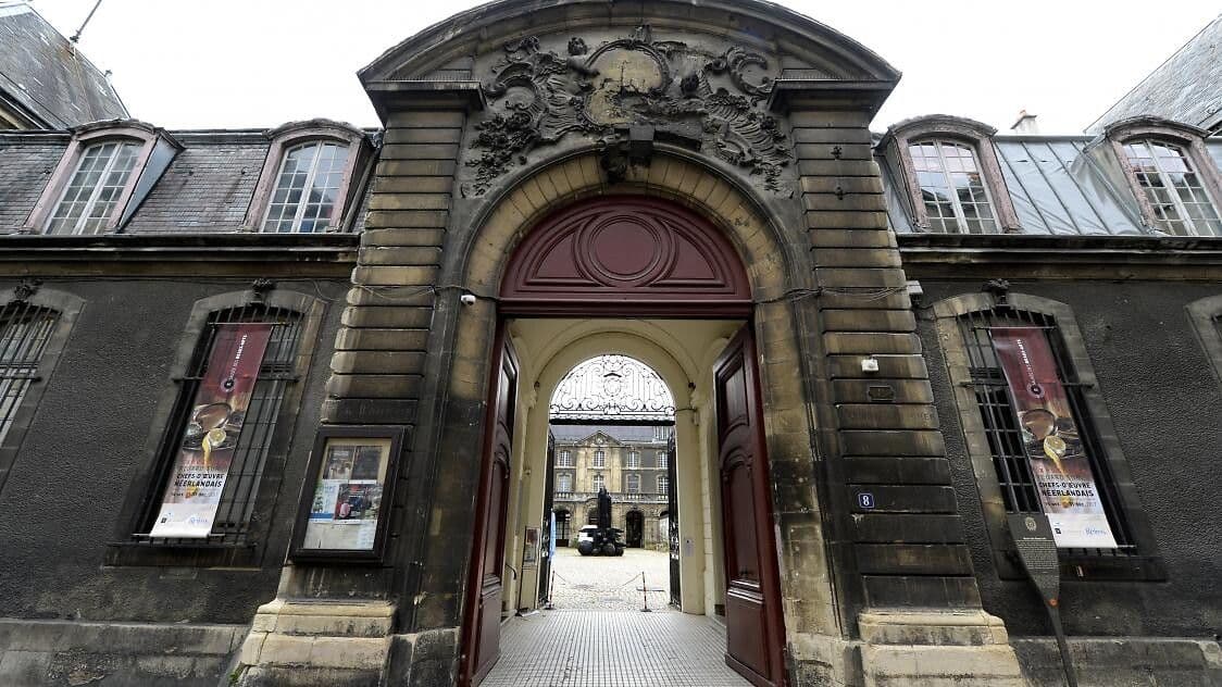 Porche d'entrée du musée des Beaux Arts de Reims