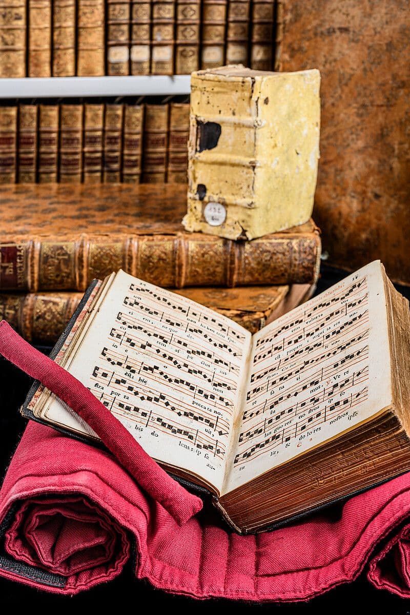 14 livres anciens de la bibliothèque de l'UCLy