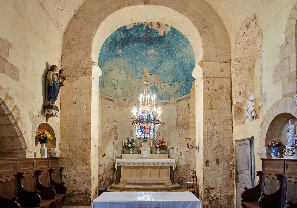  Statue de l'église de Coust