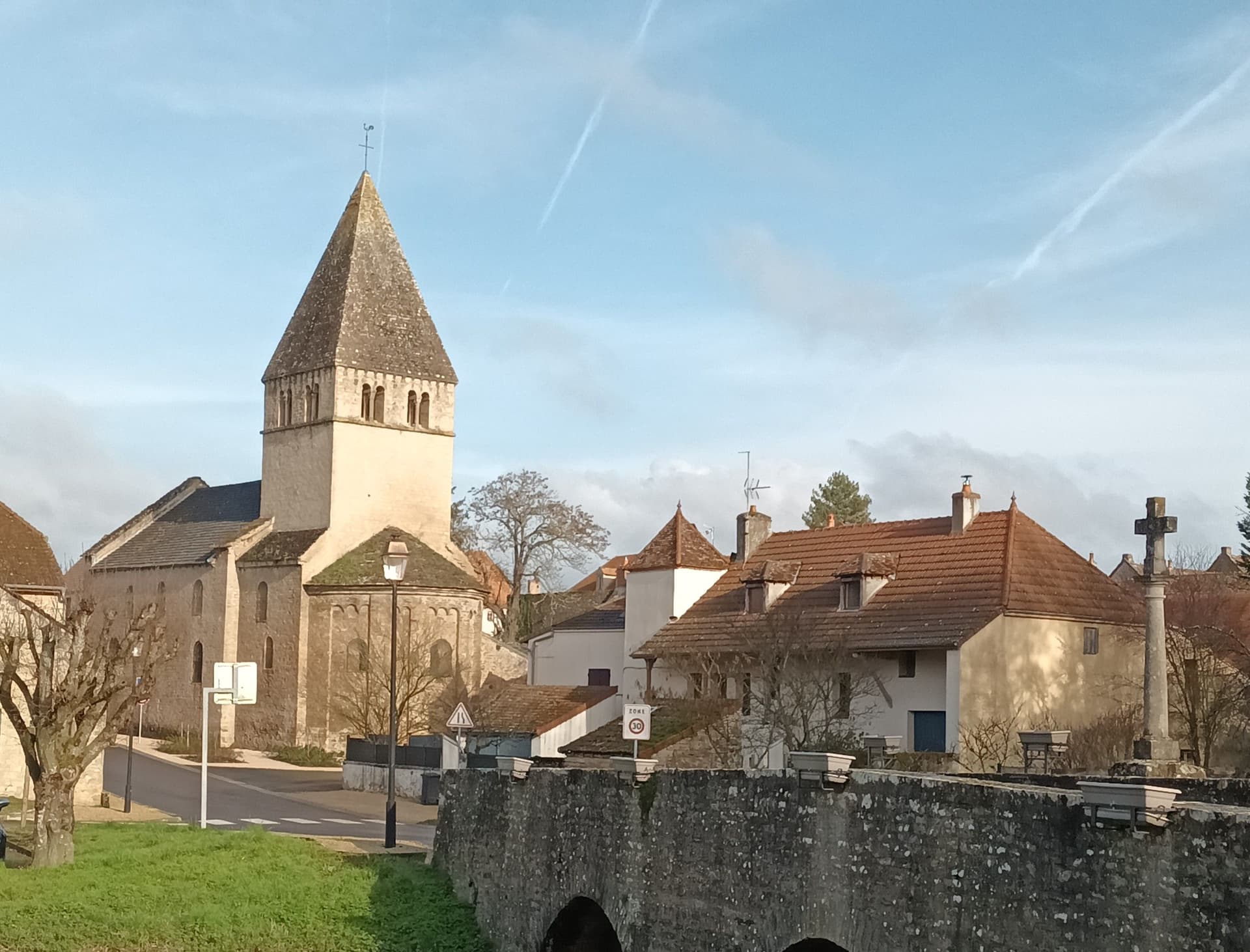 Eglise Saint-Pierre de Genouilly