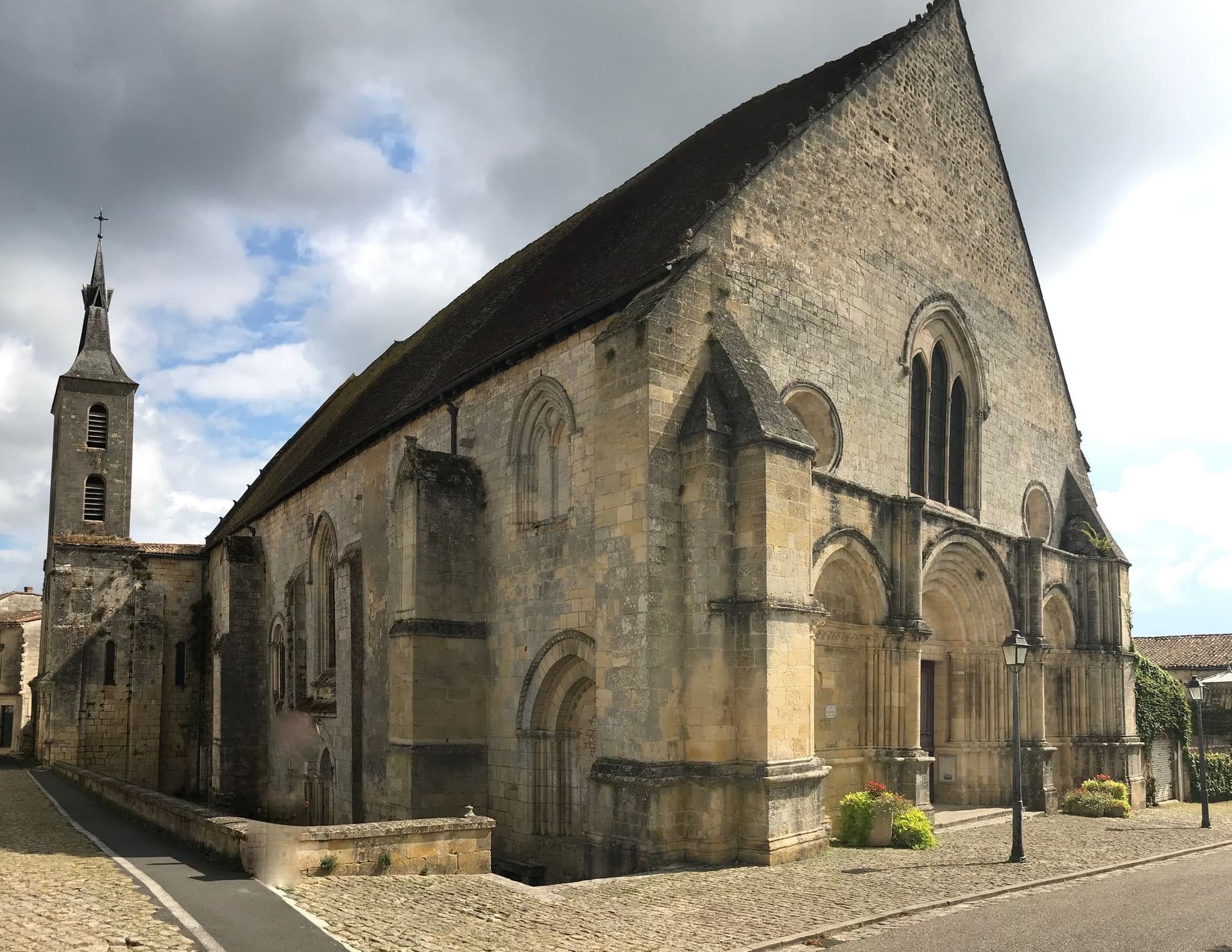 Abbatiale Notre-Dame de Guîtres