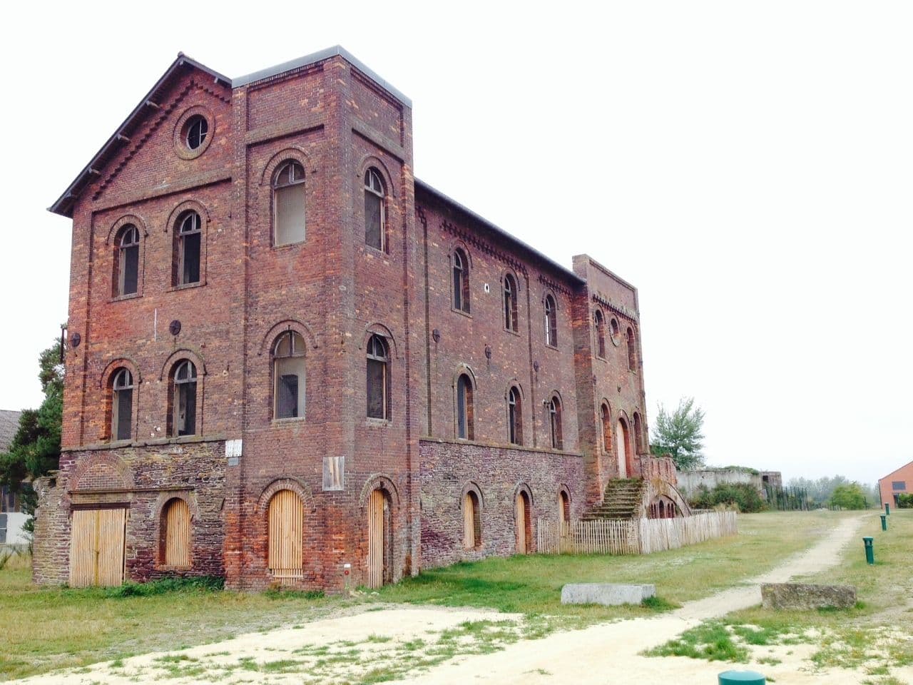Bâtiment administratif de la mine de Pont-Péan