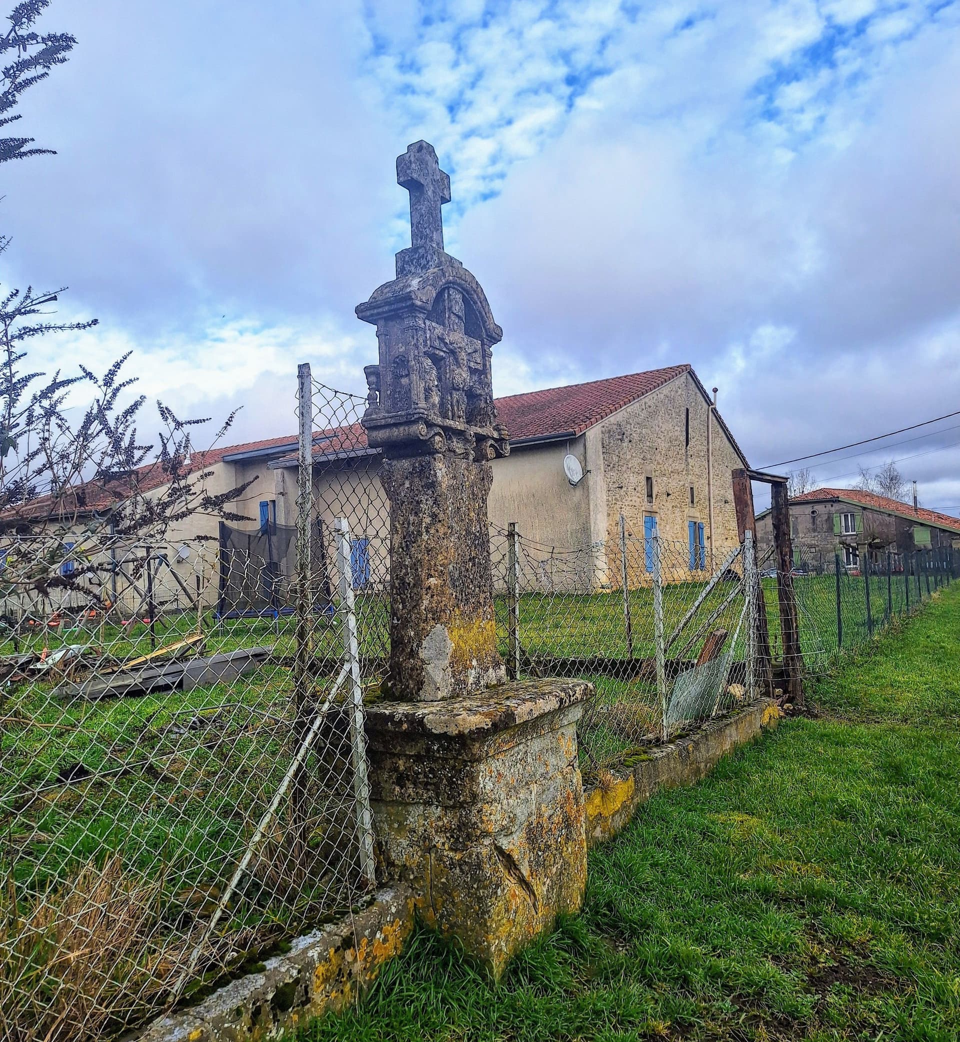 CALVAIRE ET PUITS DE DUZEY