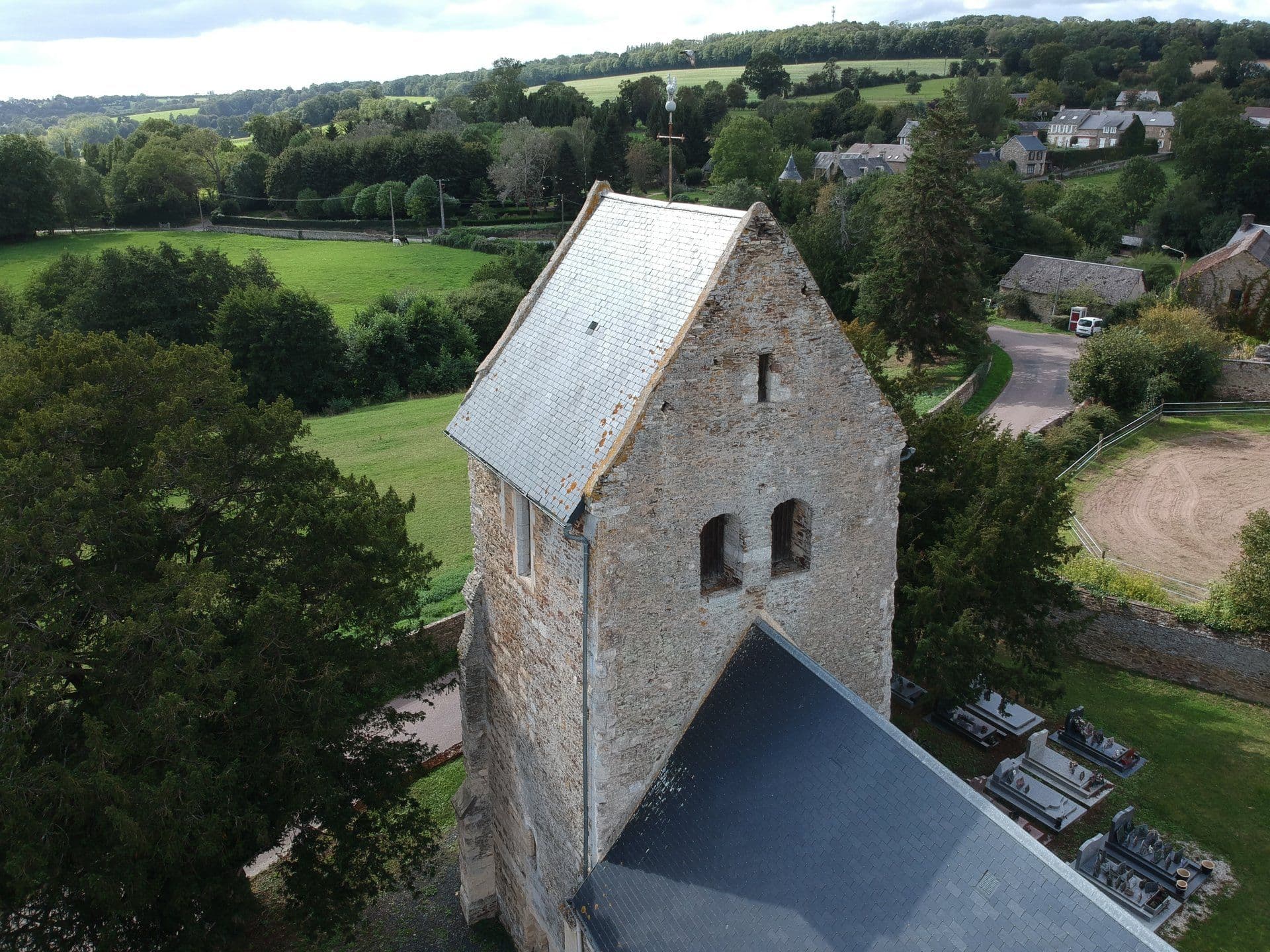 La Tour-clocher Saint-Laurent à Parfouru-sur-Odon 