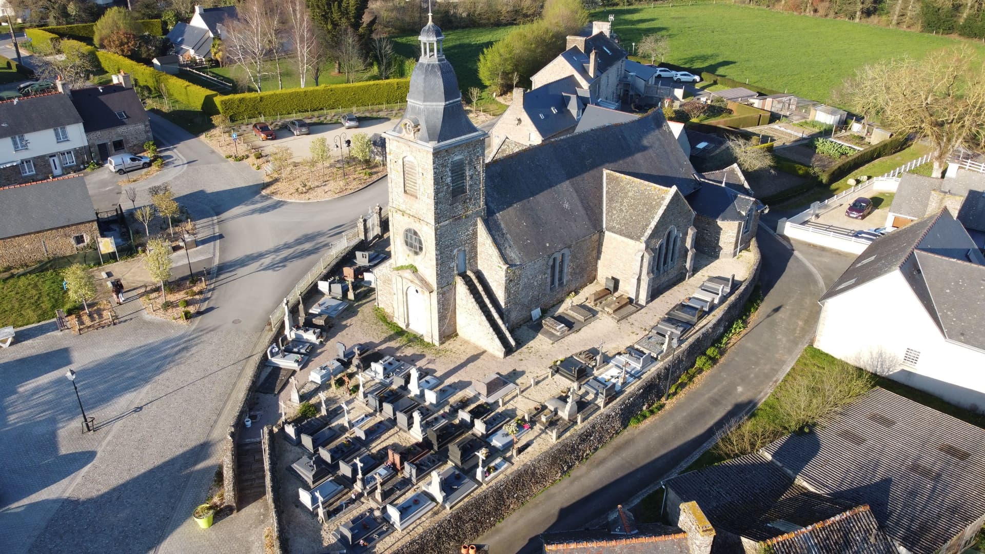 L'église Saint Léonard d'Epiniac