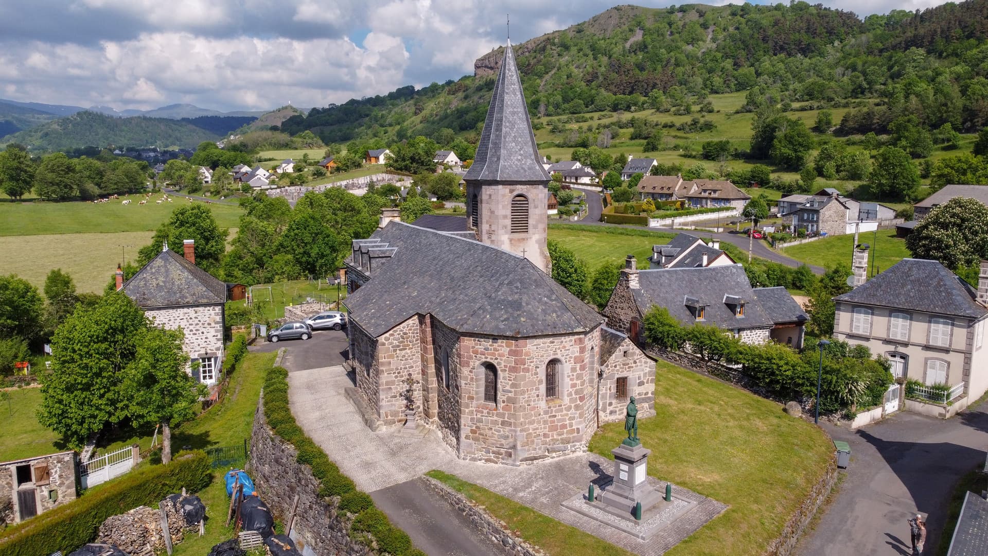 Eglise Saint-Laurent à la Chapelle d'Alagnon