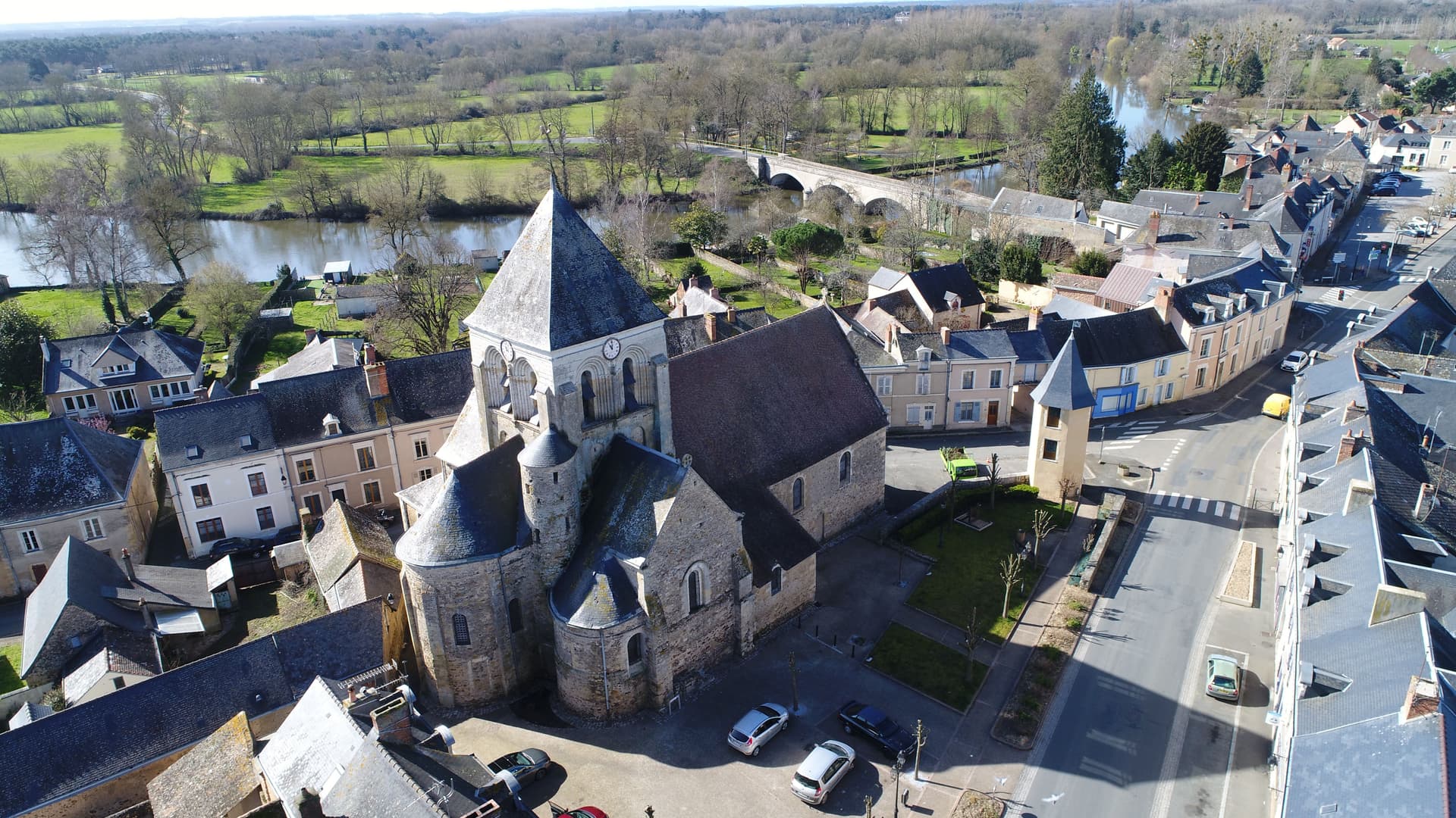 Eglise Saint-Aubin de Bazouges-Cré-sur-Loir