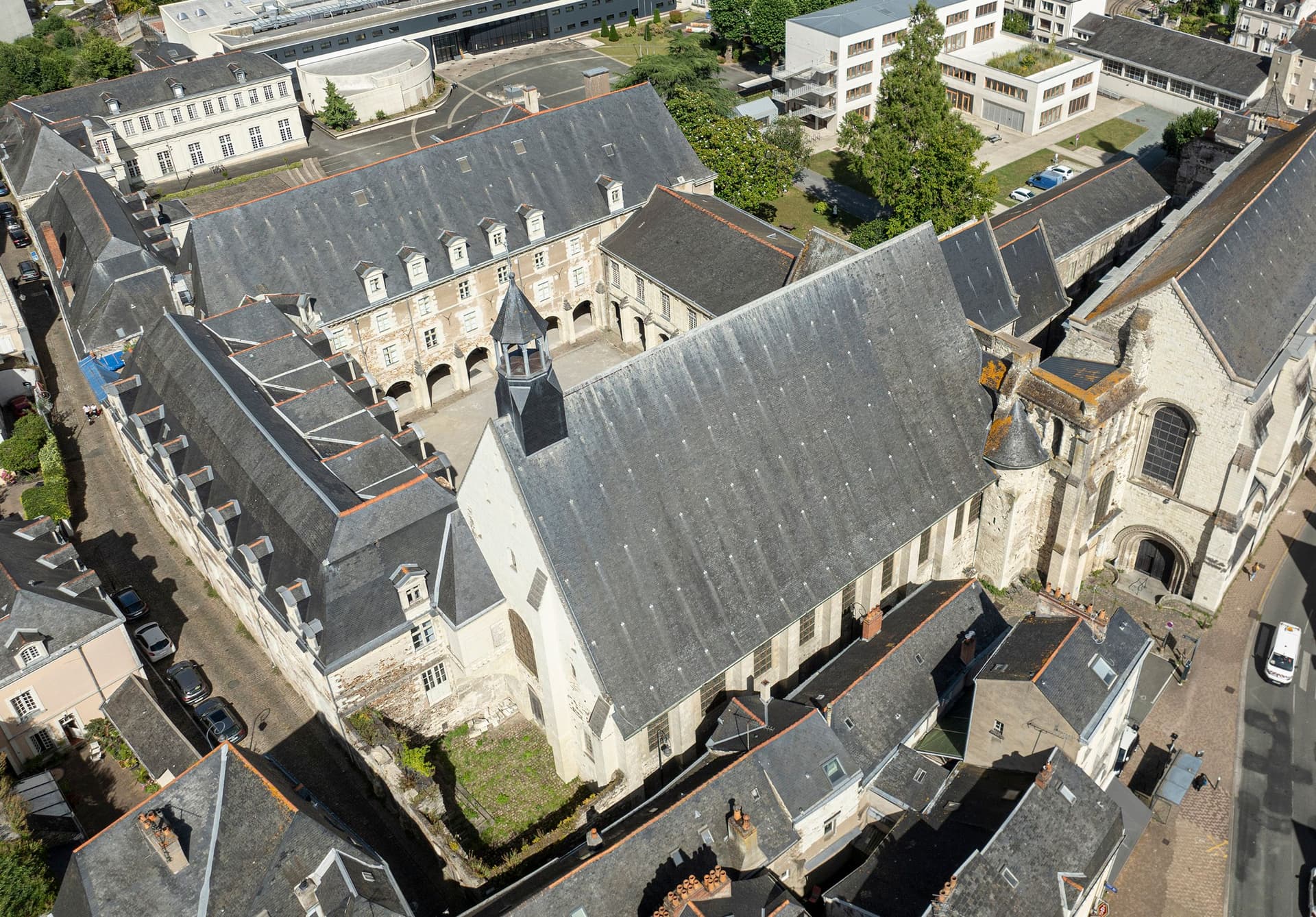 Portails de l'abbaye du Ronceray à Angers