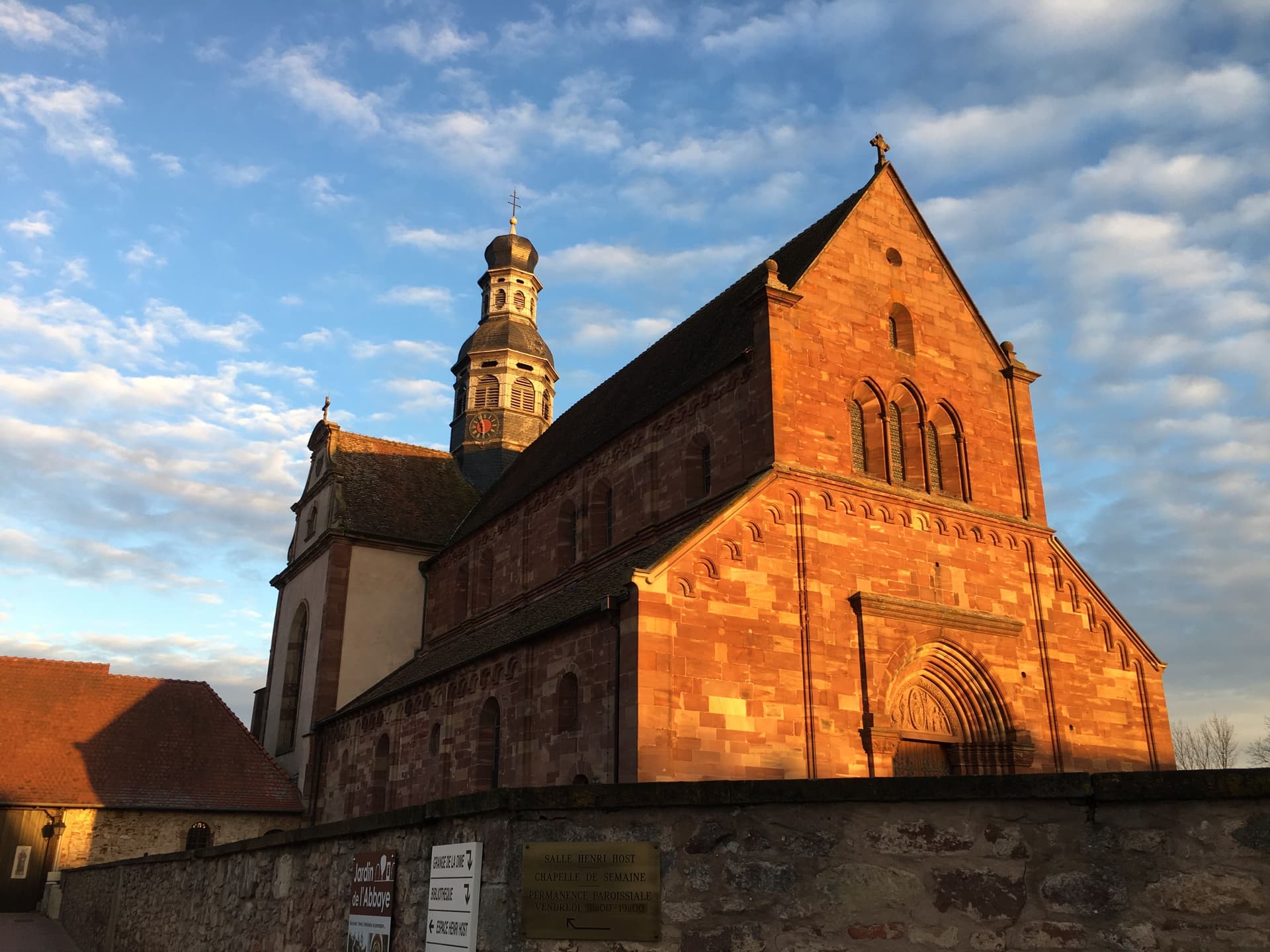 Eglise Saint Cyriaque et puits d'Altorf