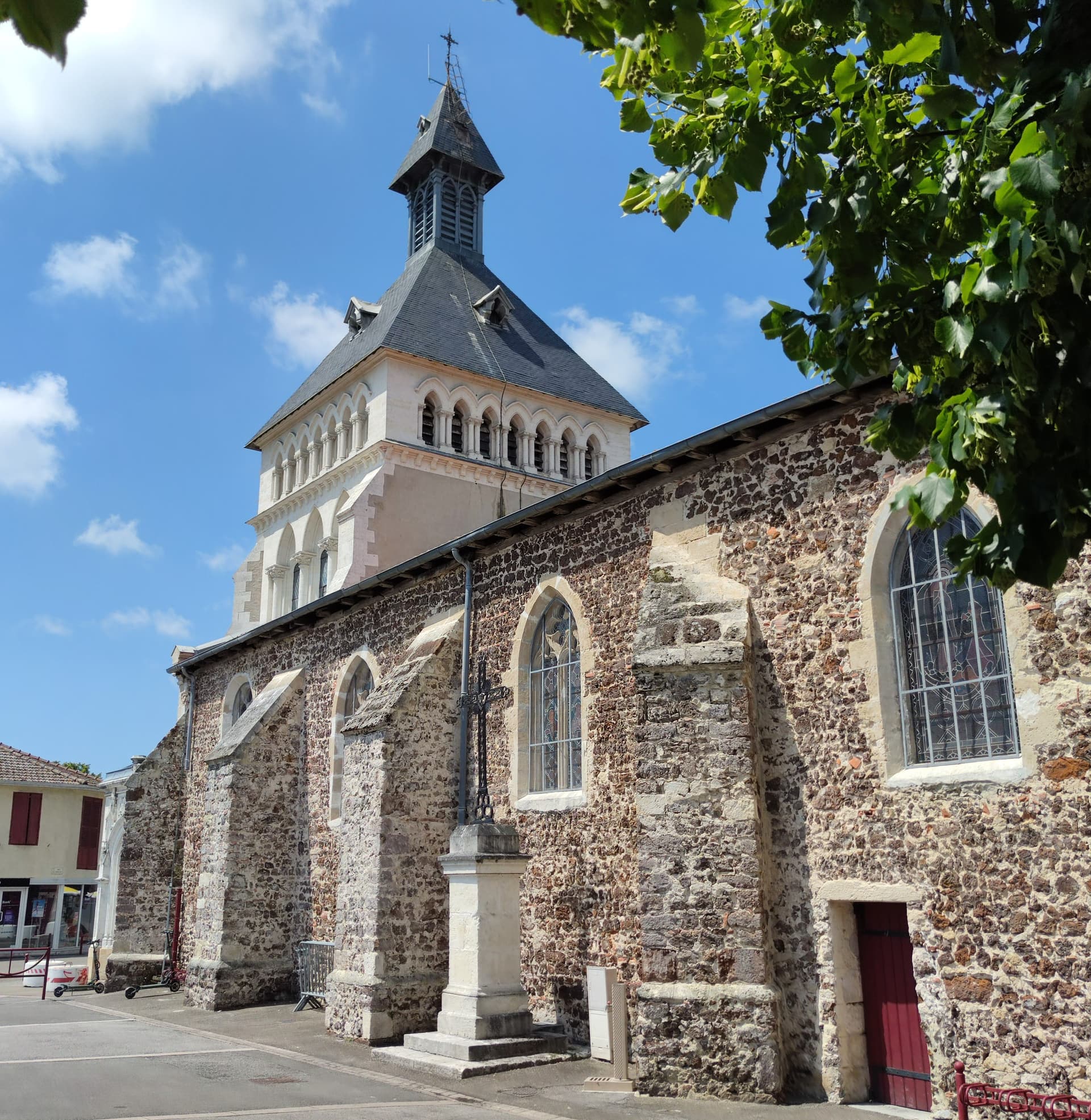 Eglise à Parentis-en-Born