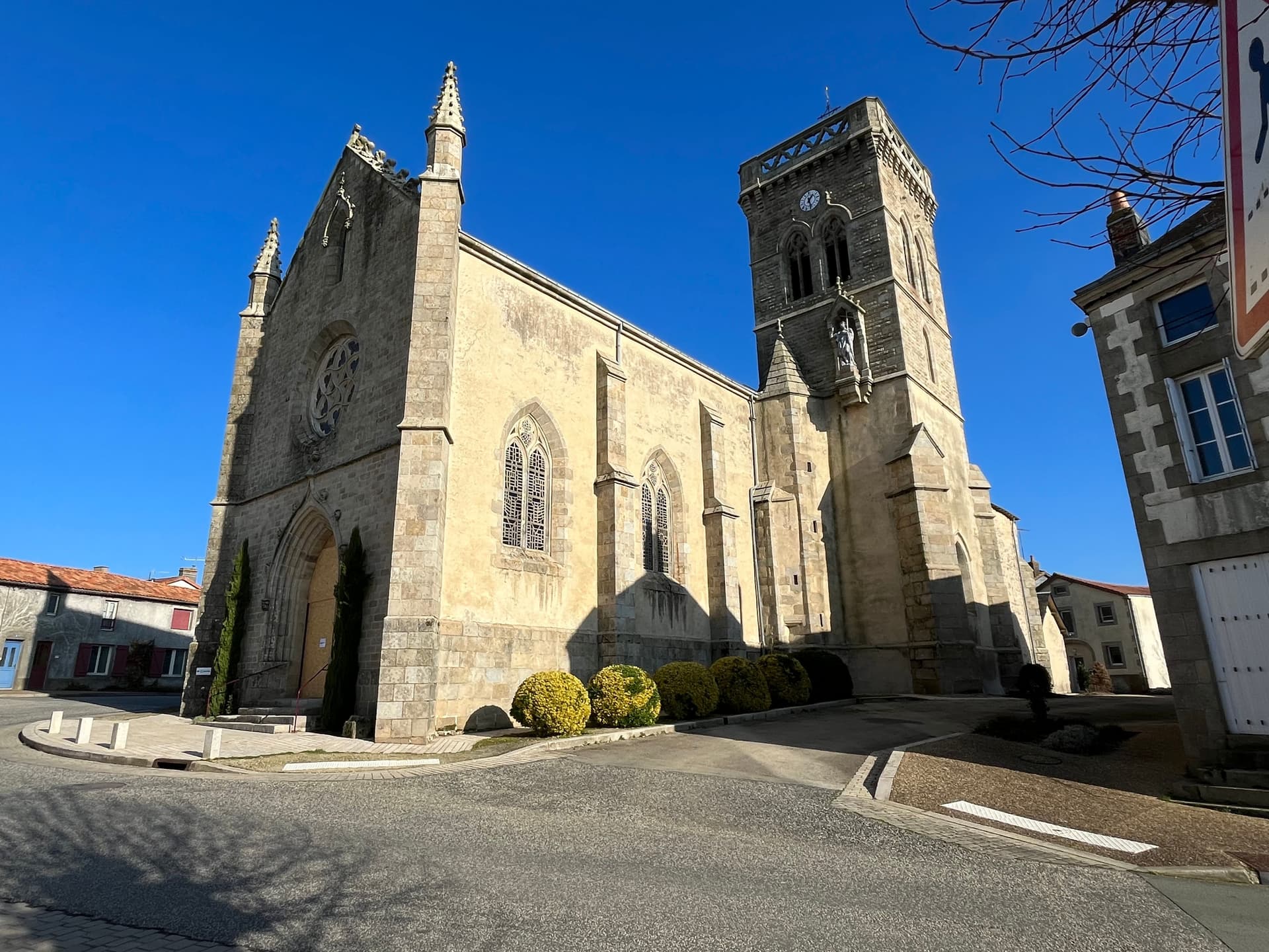 Eglise St Jean-Baptiste et Chapelle des Arcis