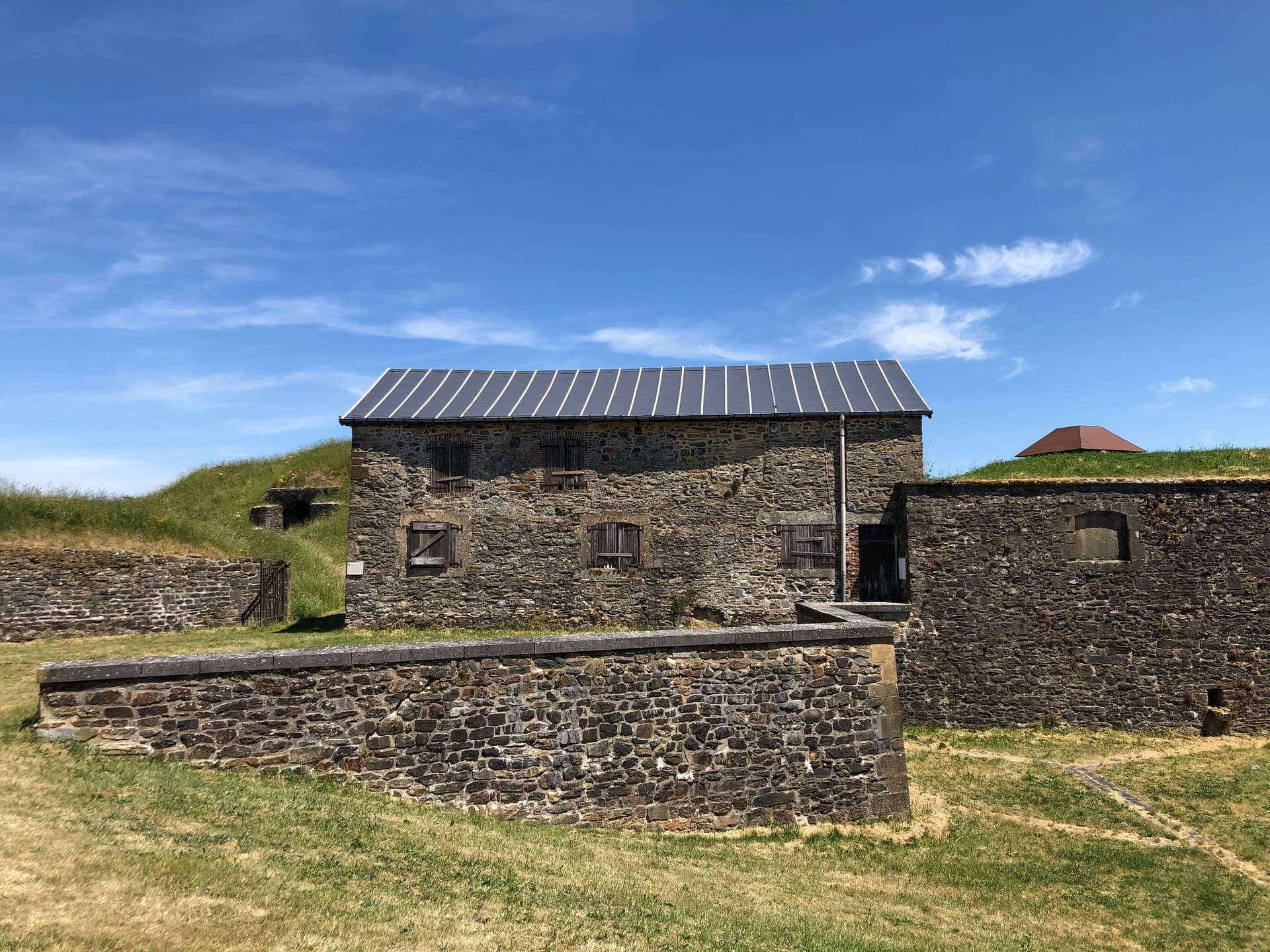 Ecuries du gouverneur et bastion du Roy