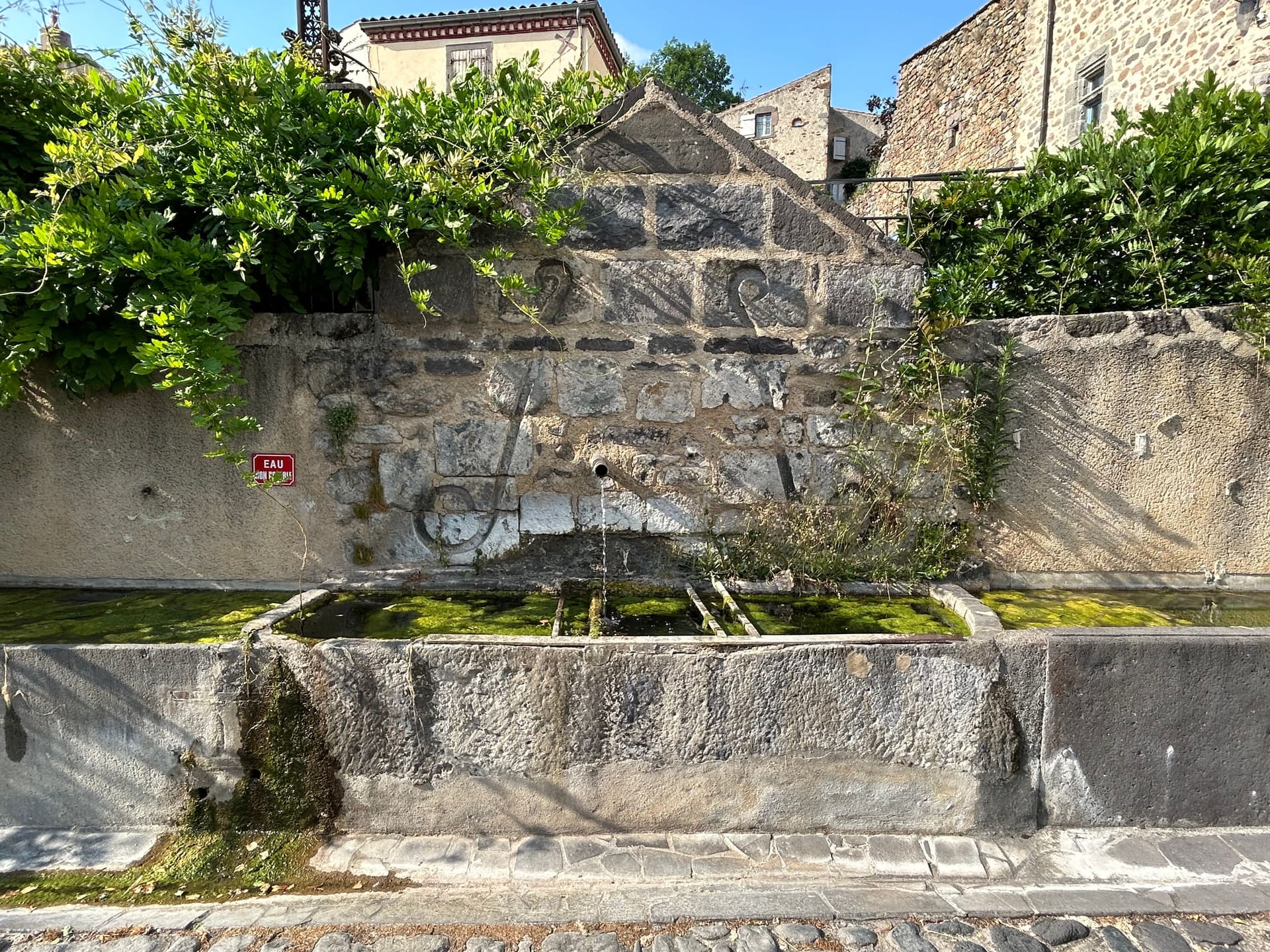 Lavoirs et fontaines de Montaigut-le-Blanc