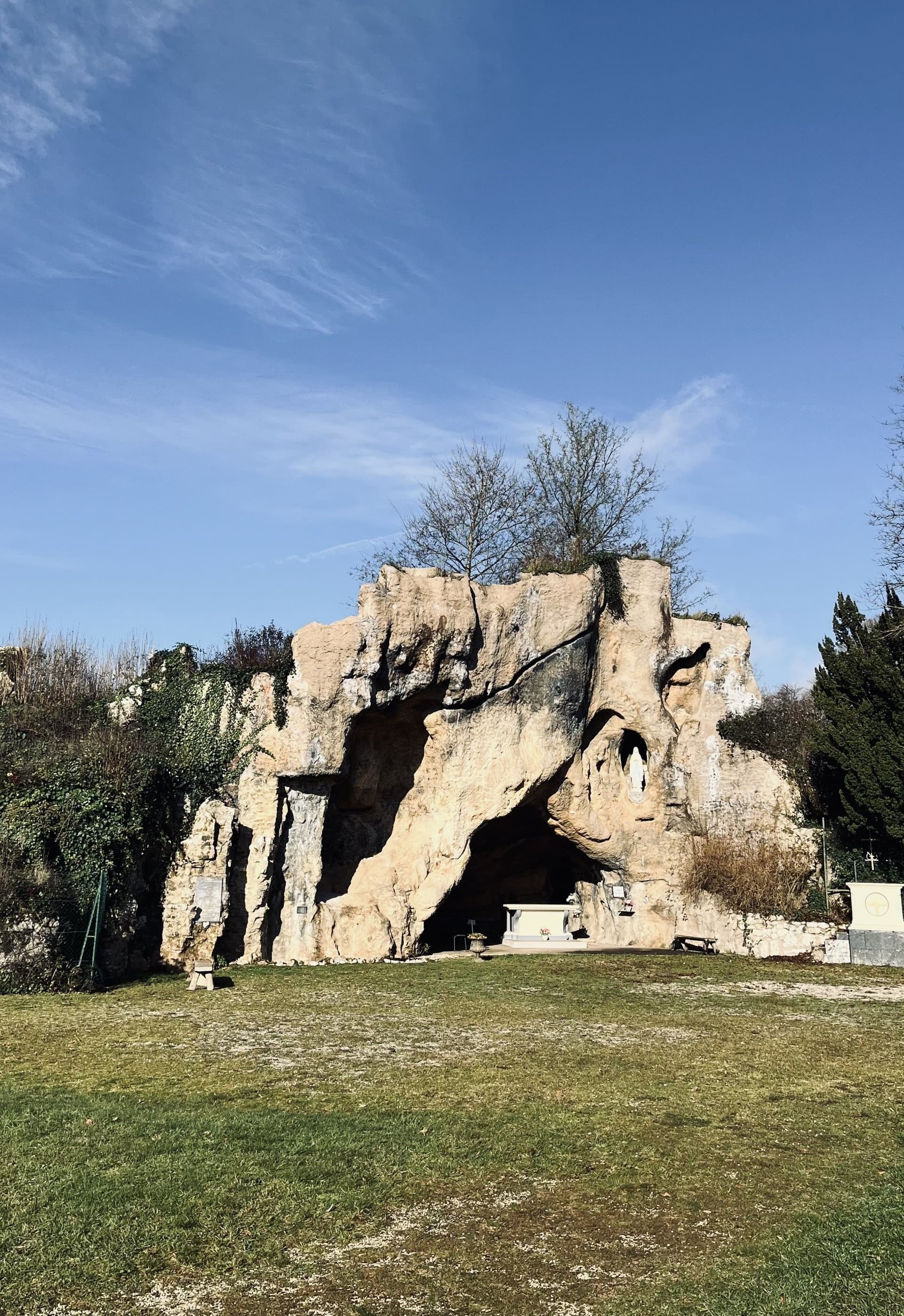 Réplique de la Grotte du Parc Sainte-Marie