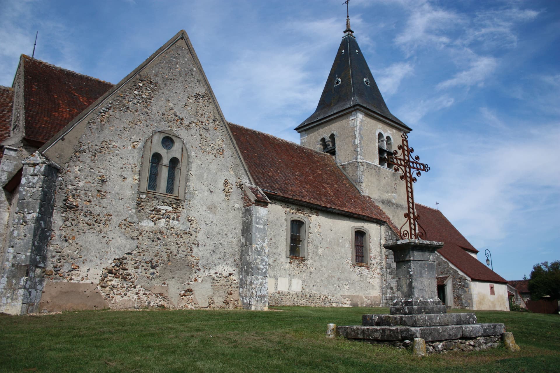 Eglise Saint-Loup à Rogny-les-Sept-Ecluses