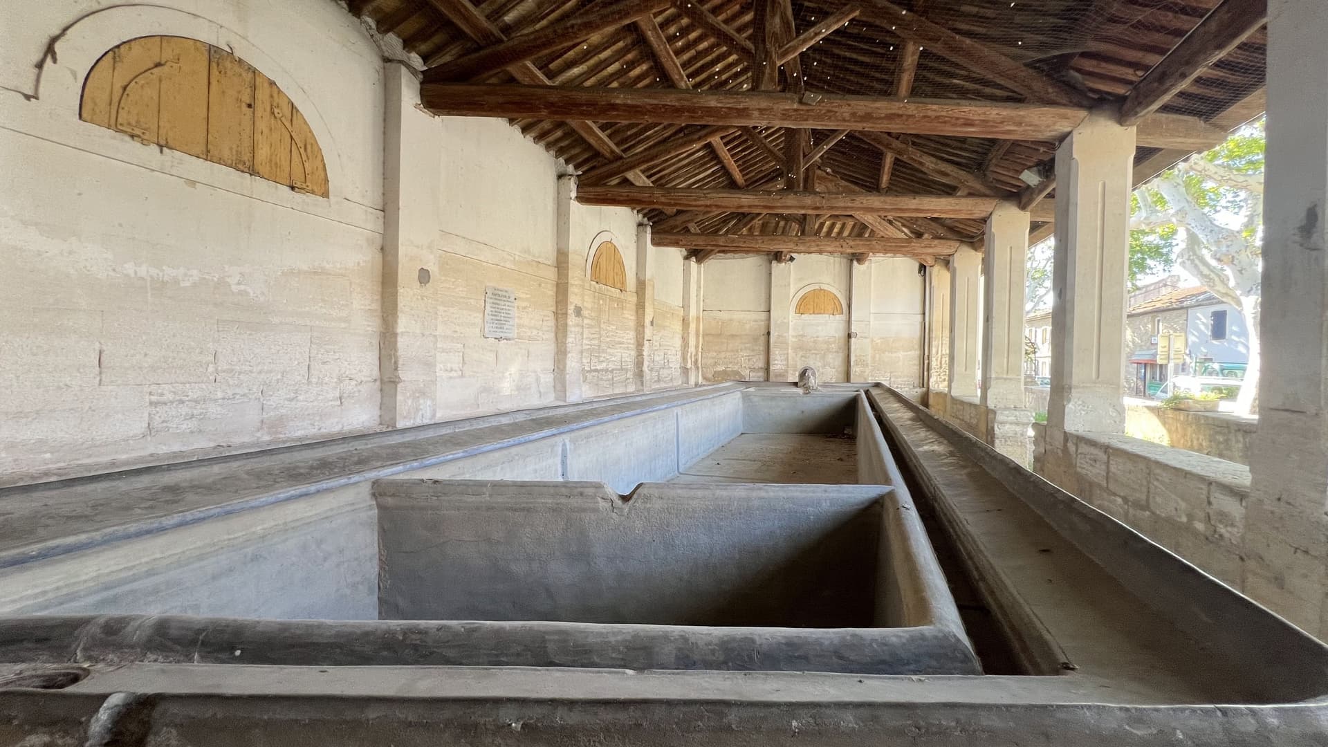 Restauration du lavoir à Maussane les Alpilles