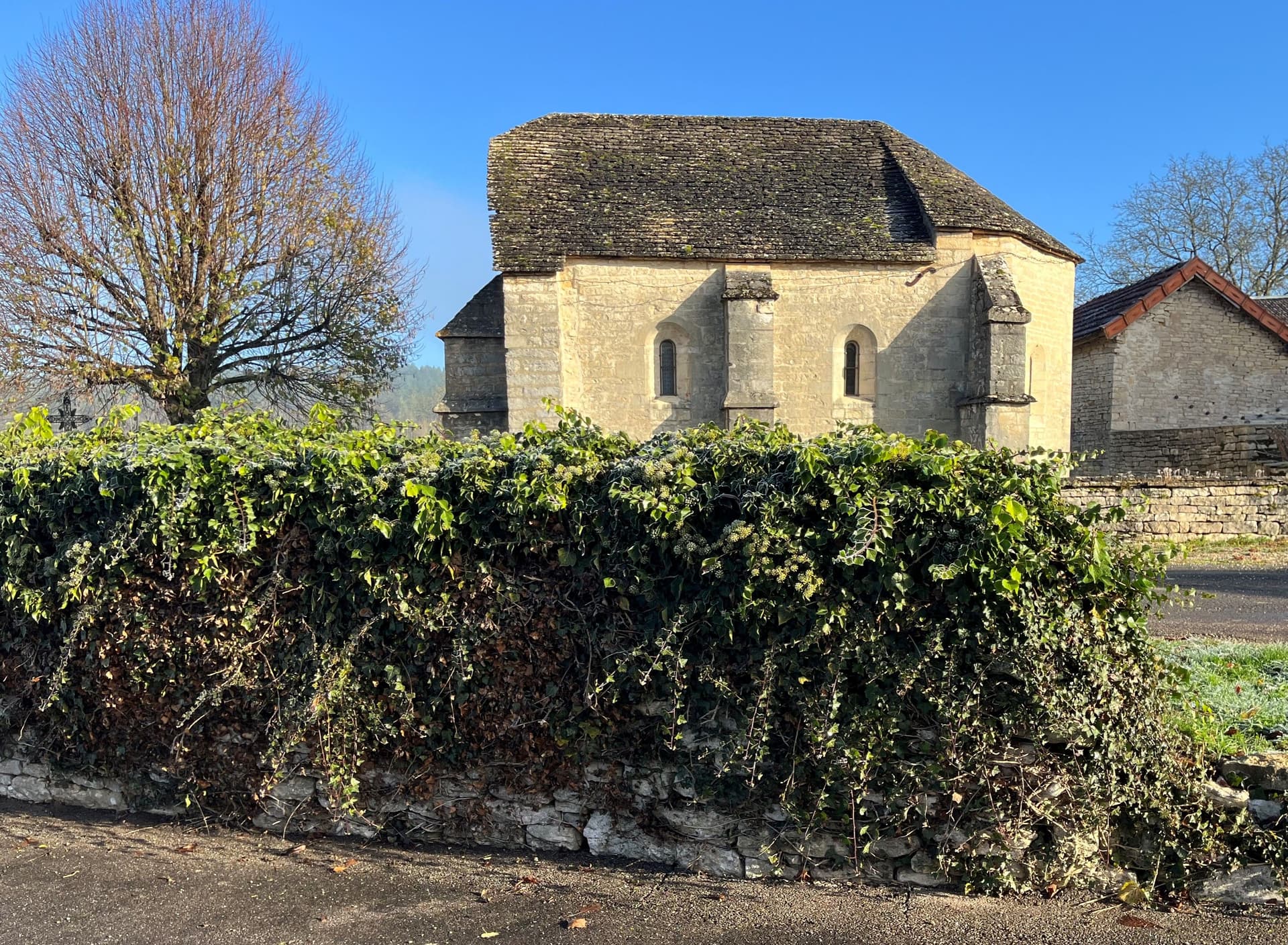 Mur de la chapelle Saint-Igny à Villers-le-Sec