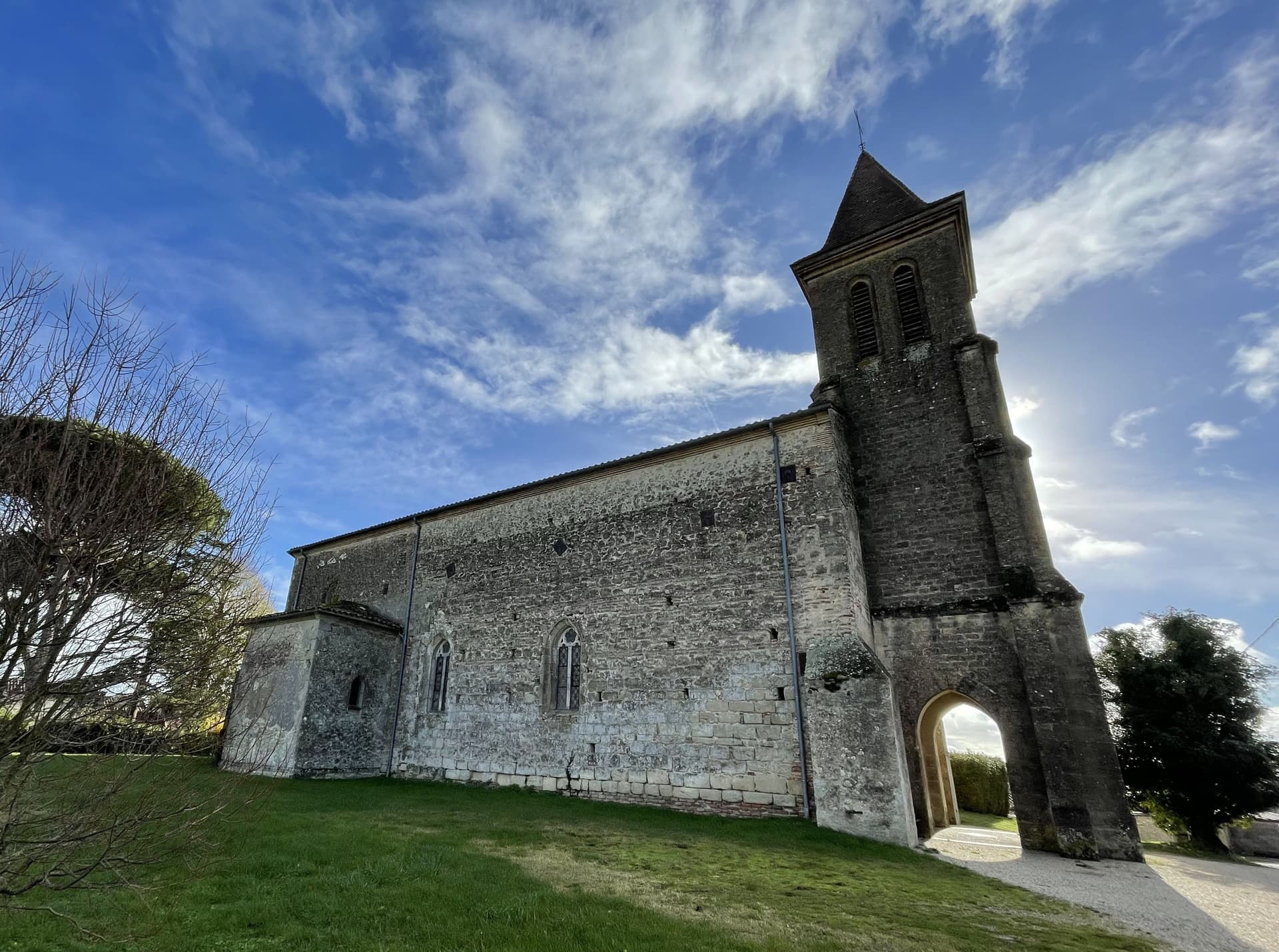 Eglise Saint Caprais à Grateloup Saint Gayrand
