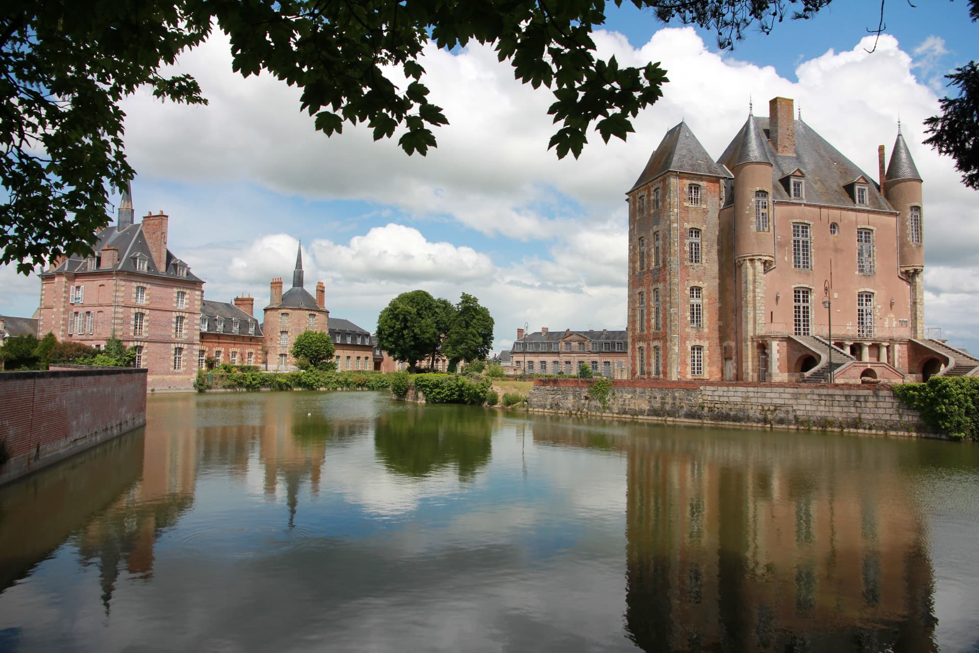 Douves du château de Bellegarde