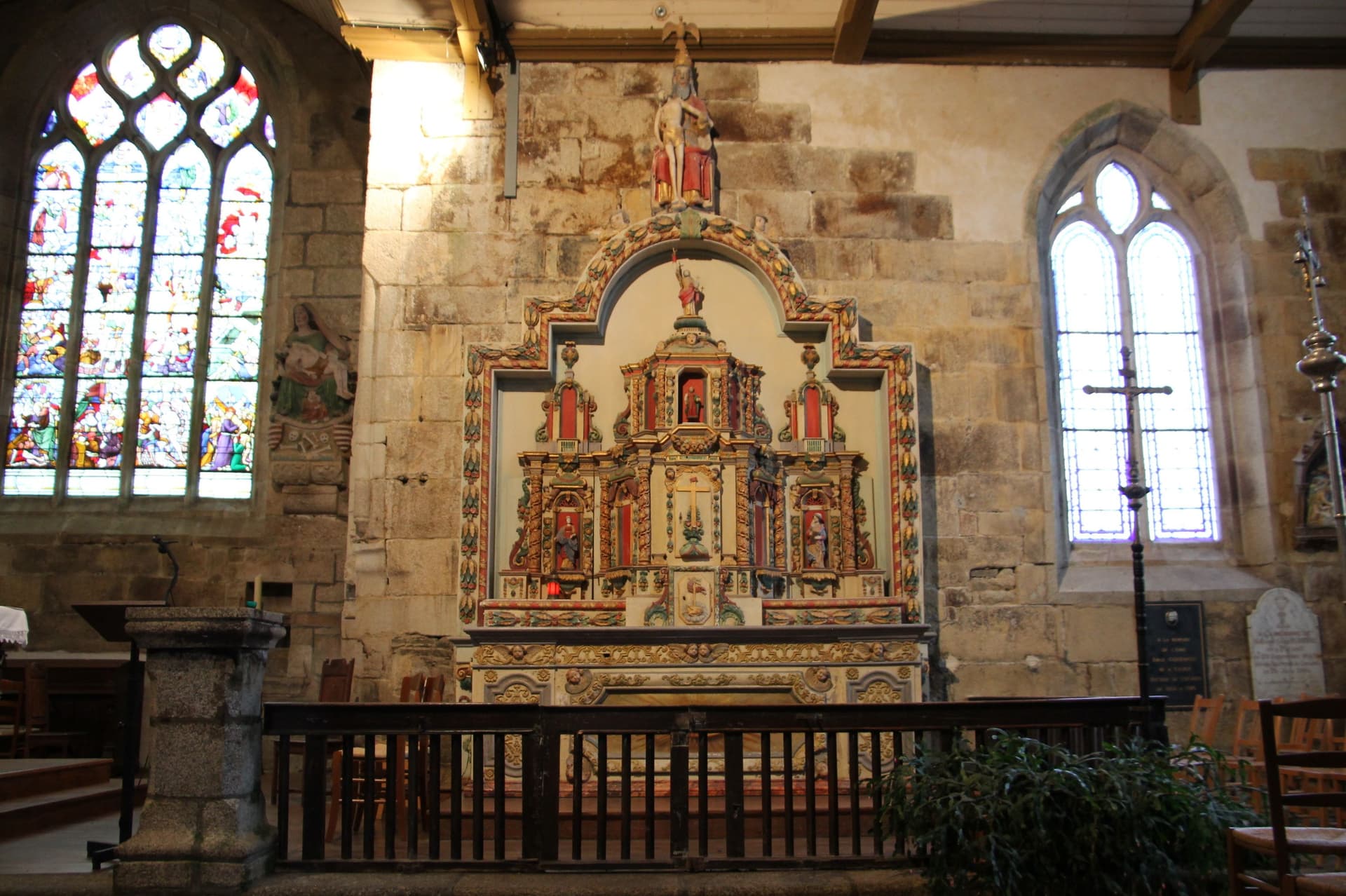 Mobilier liturgique de l'église de Locarn