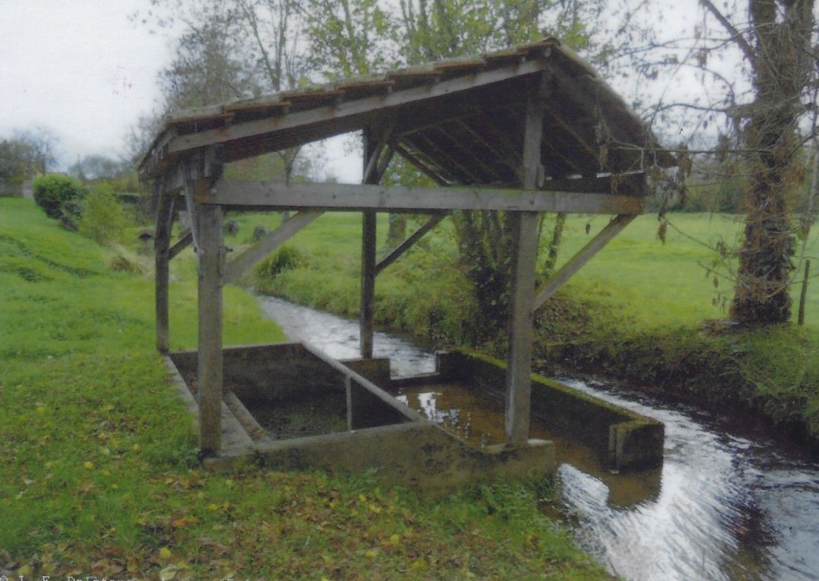 Lavoir à Labatut-Rivière