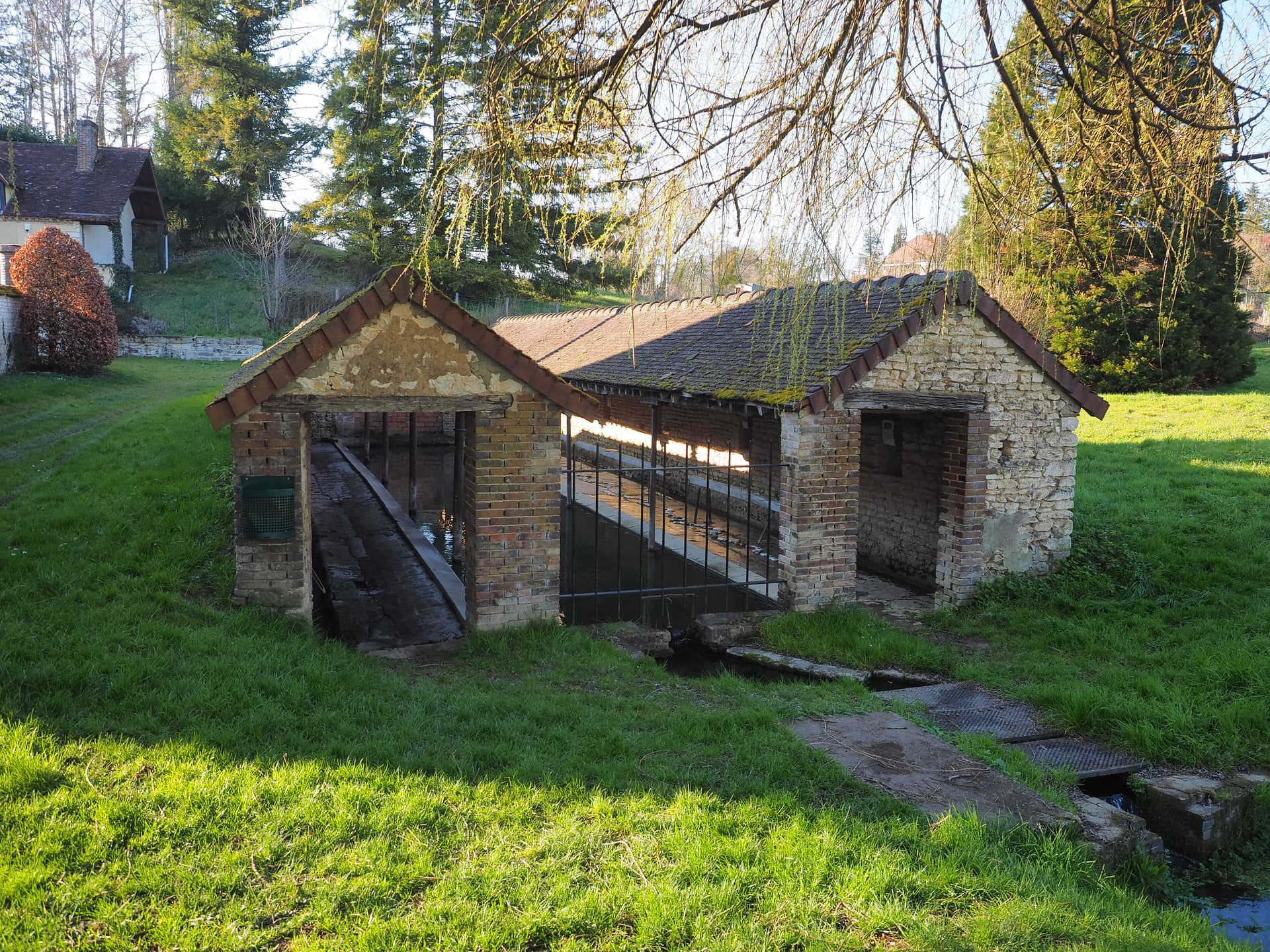 Lavoir à Neuvy-Sautour