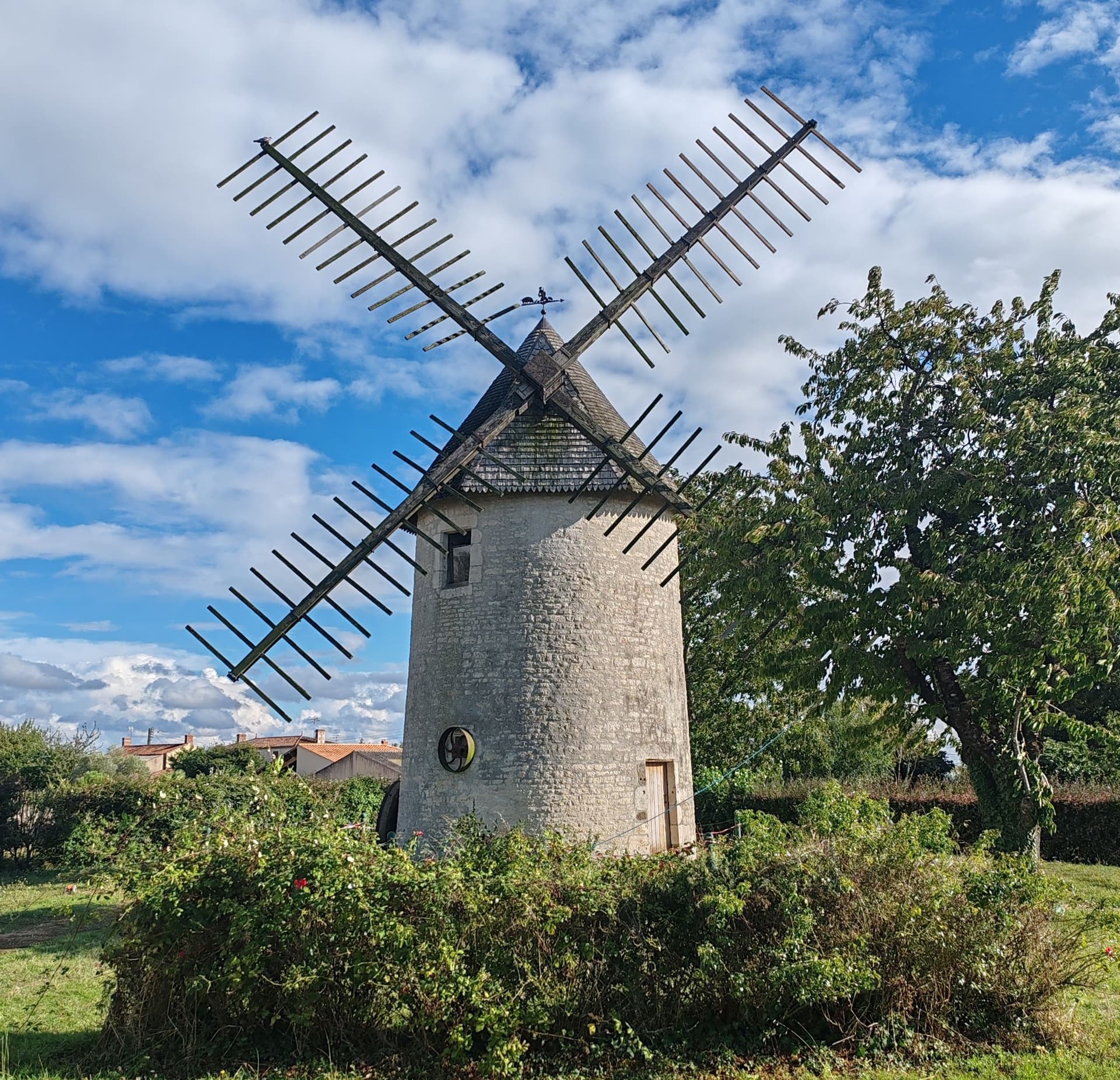 MOULIN DU CHAMP DE LA TRUIE A NALLIERS
