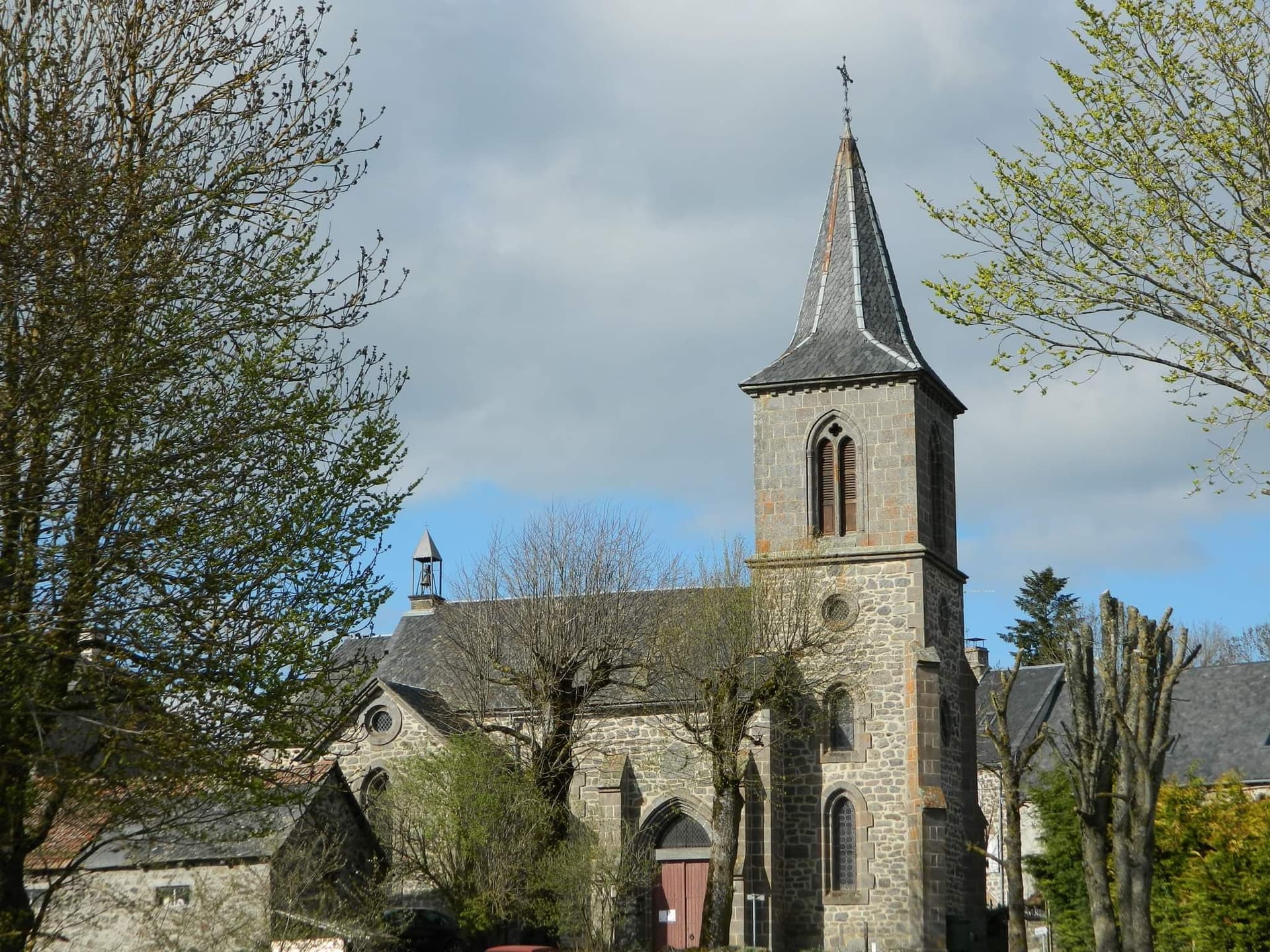 L'église Sainte Marie-Madeleine à Recoules