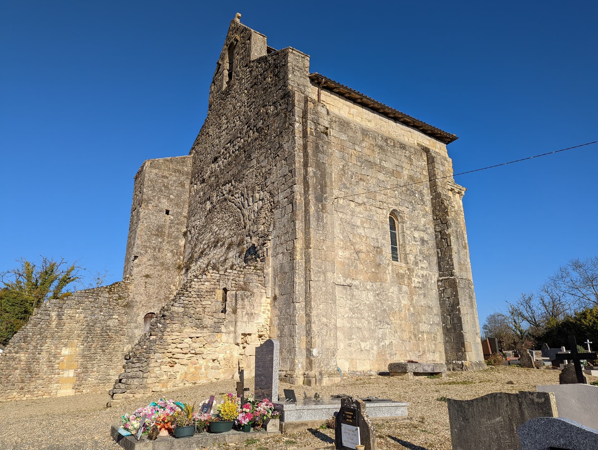 Eglise St-Leger-de-Vignague à Sauveterre