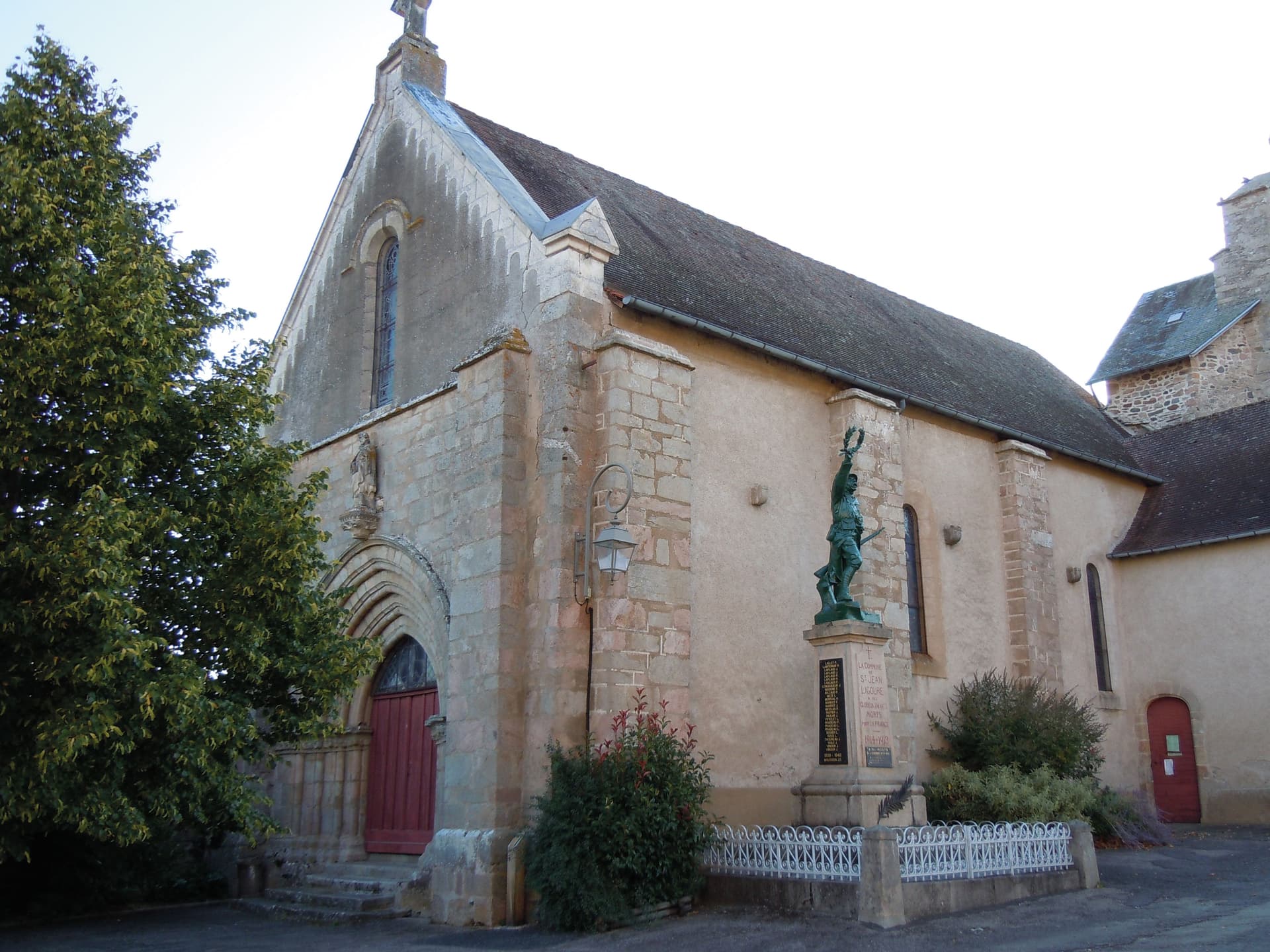 Statue de l'église de Saint-Jean-Ligoure
