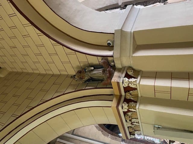 Statue de Saint-Michel terrassant le démon