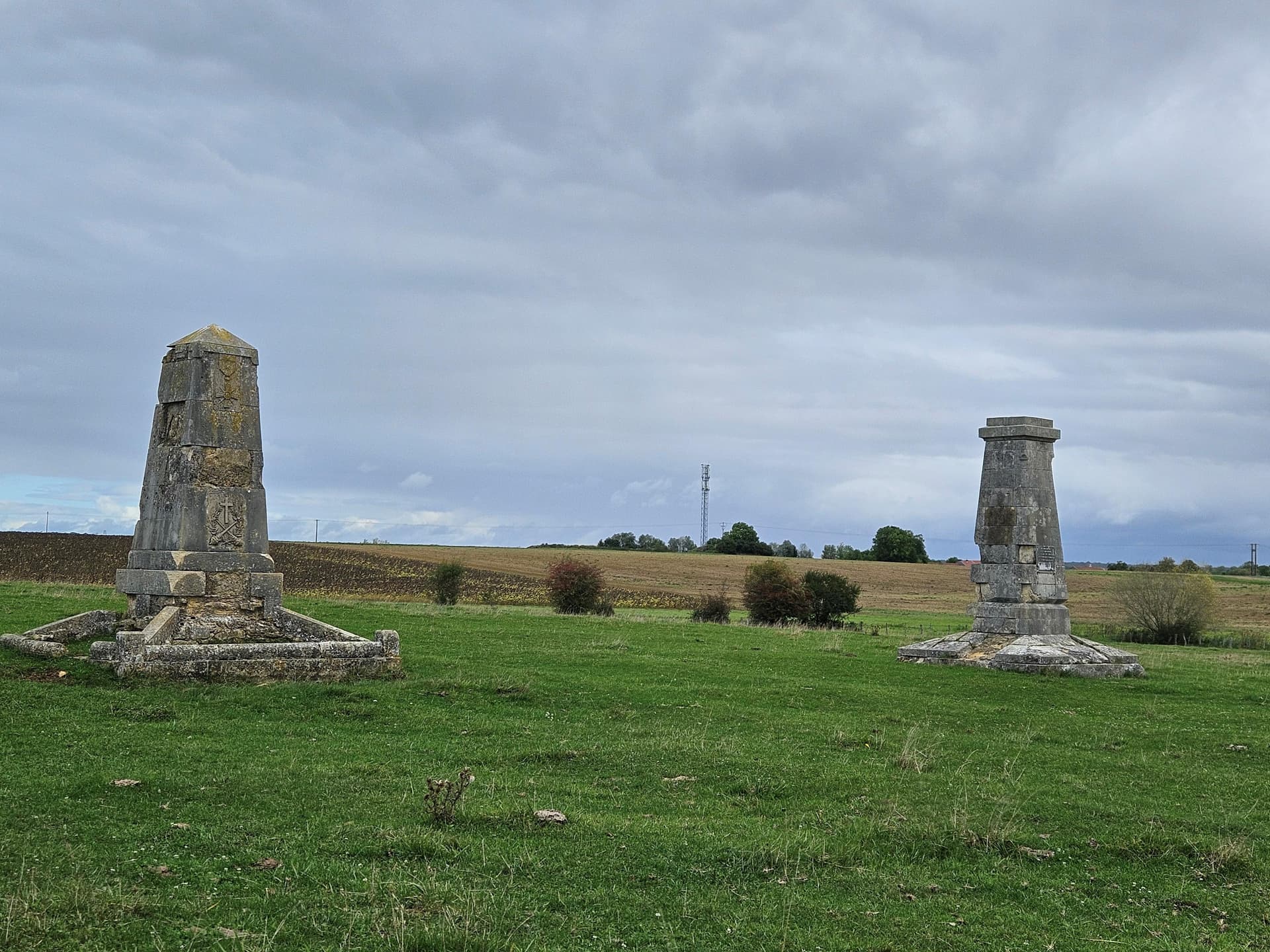 MONUMENTS AUX MORTS D'ANSAUVILLE