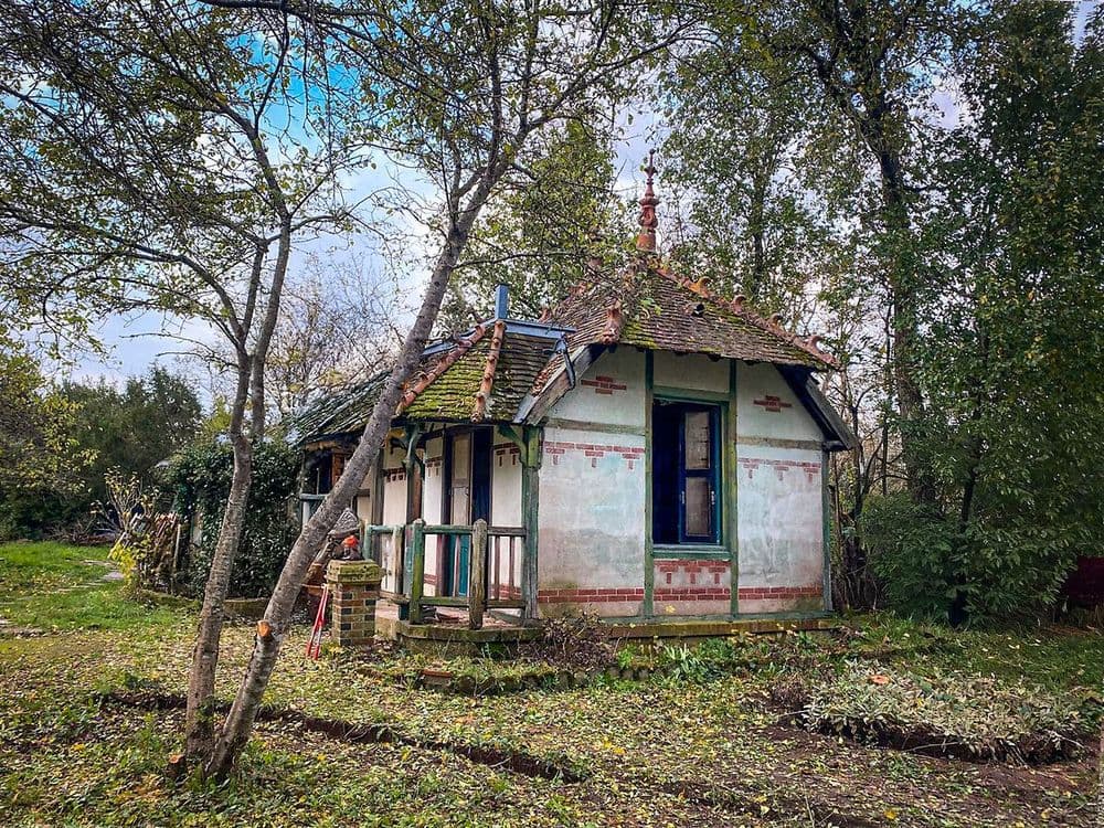 Pagode et bassin rocaille à Vendôme
