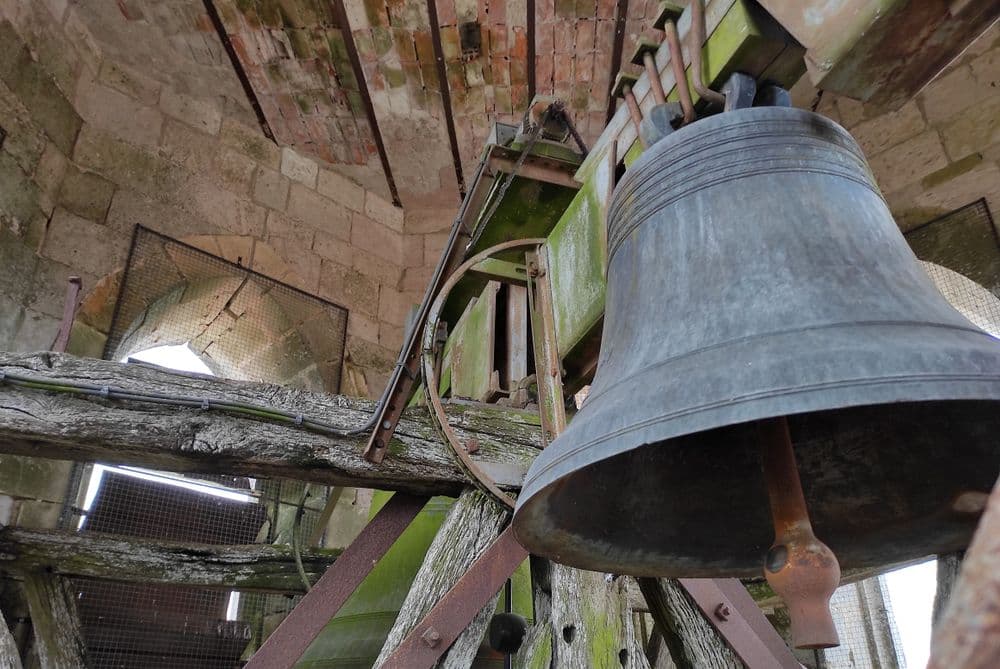 Beffroi et carillon de l'église à Laplume