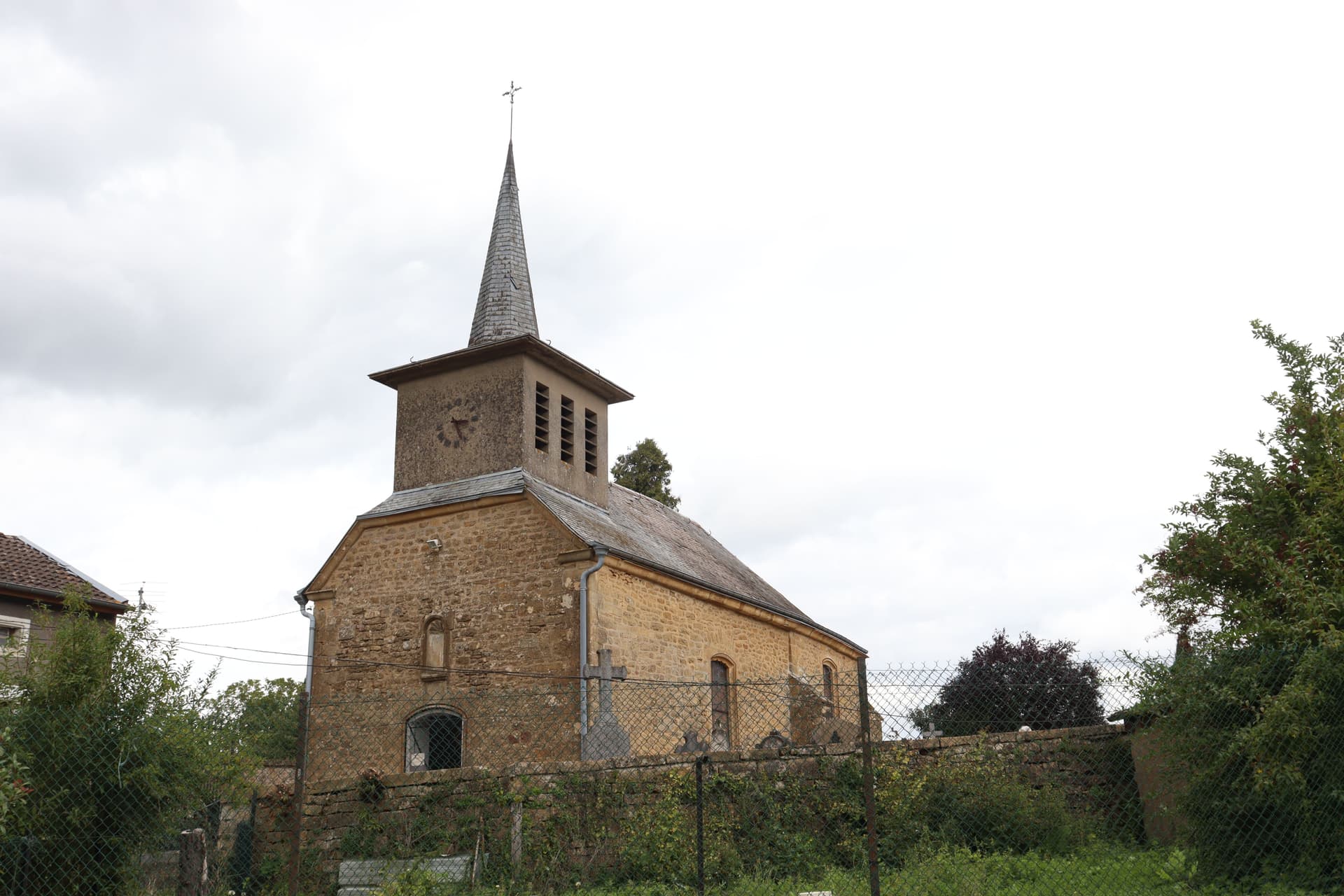 Chapelle Notre-Dame d'Iré-Lès-Près