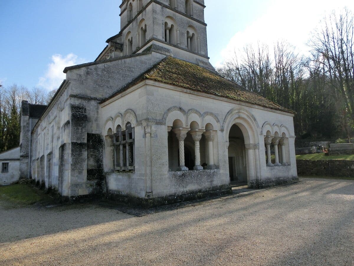 Porche de l'église d'Urcel
