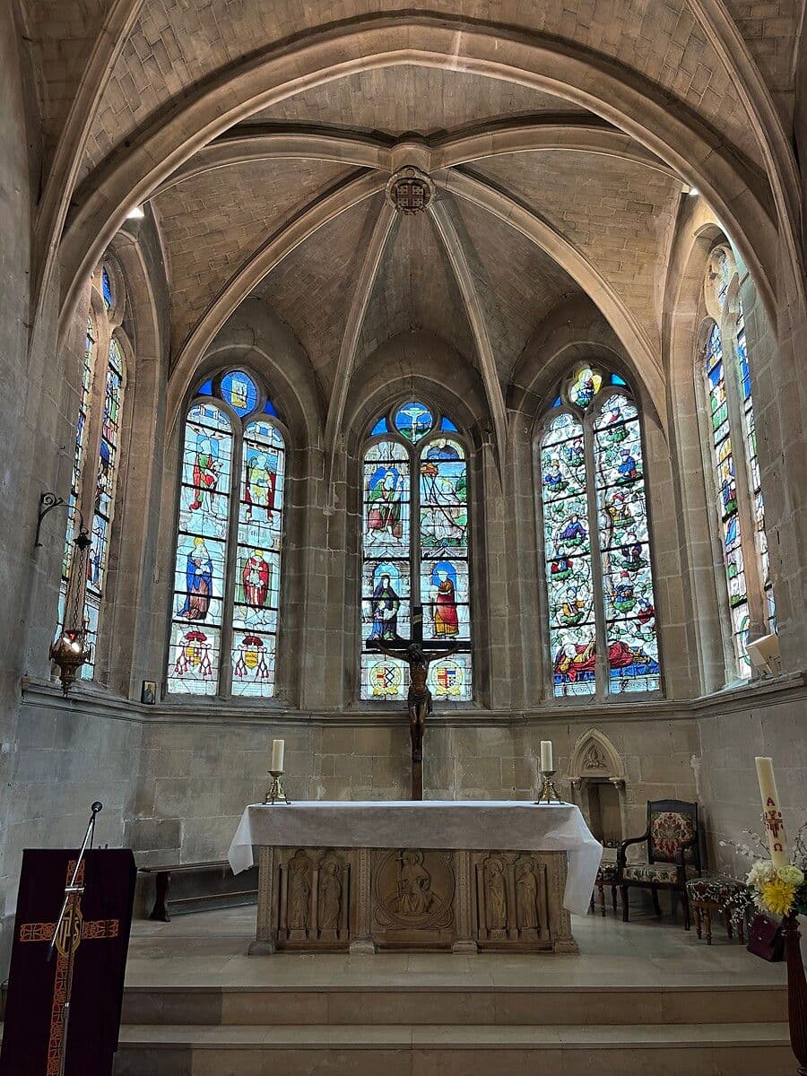 Les vitraux de l'église de Vineuil-Saint-Firmin