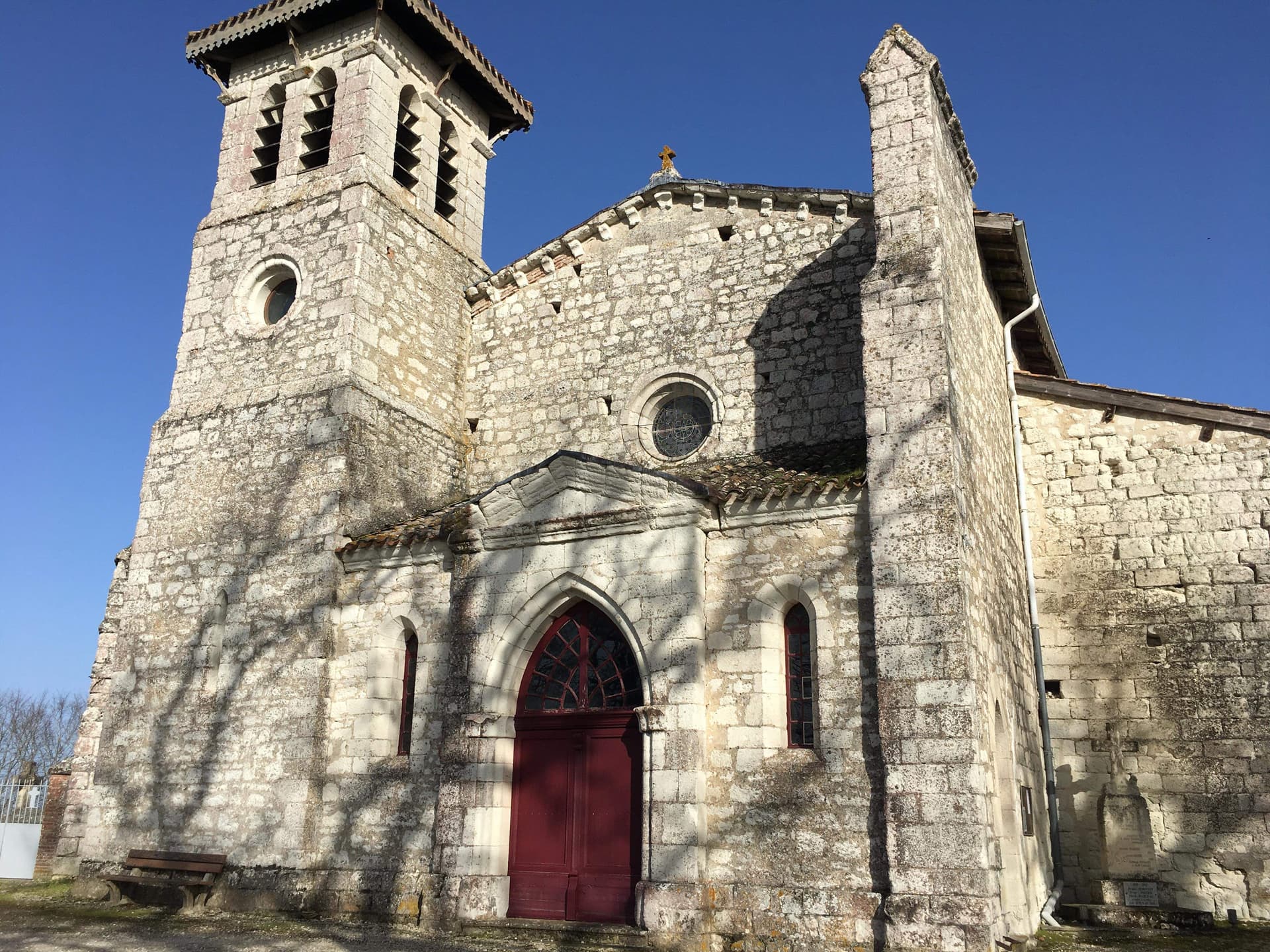 Chevet de l'église Saint Jean-Baptiste de Cornac